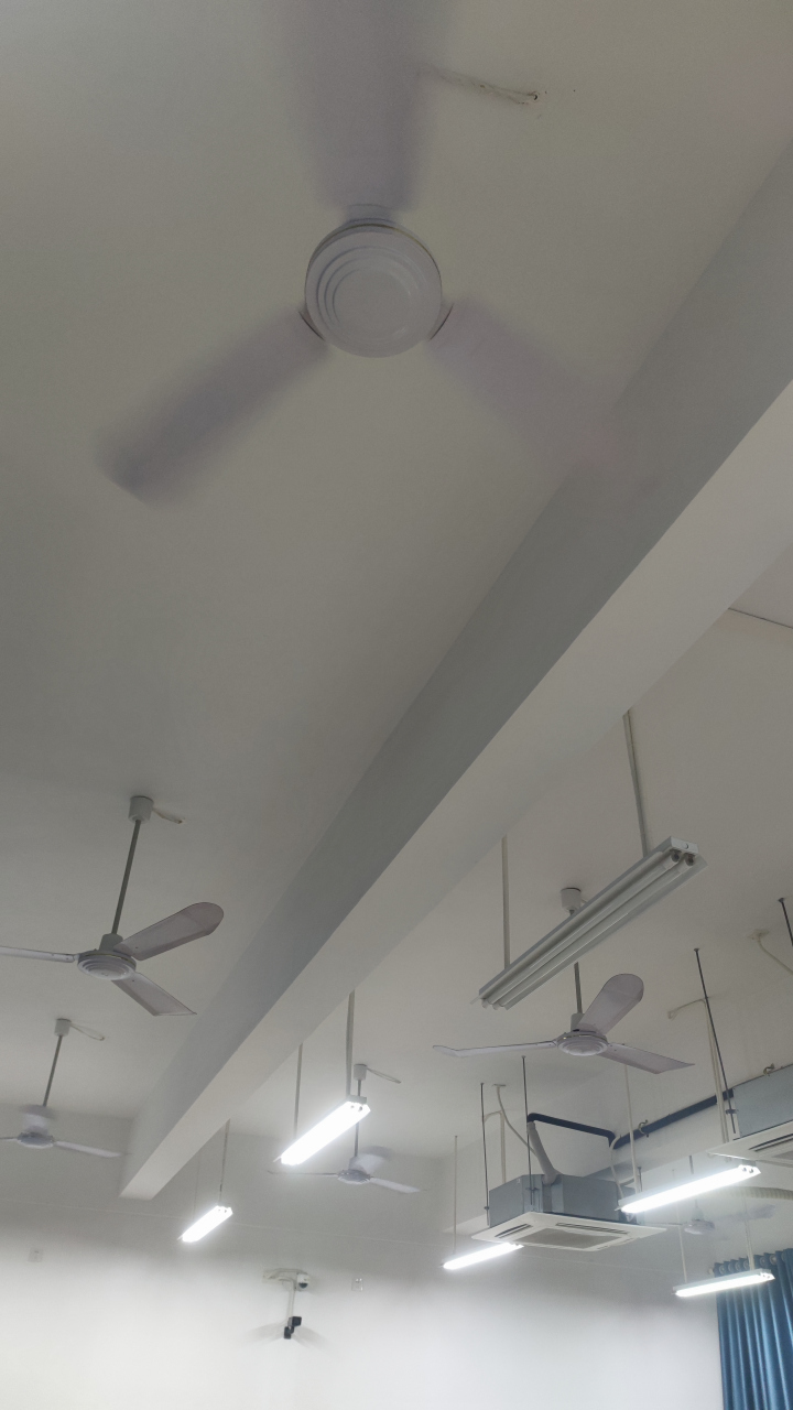 热榜之我见# 在学校里,每次看到这种吊扇都害怕它会掉下来!