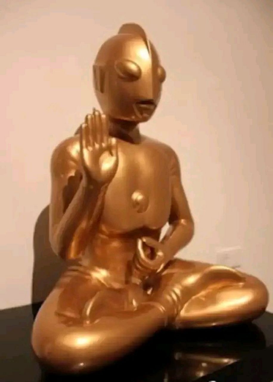 奶奶不知道,竟然把奥特曼当作观音连续拜了一个月!