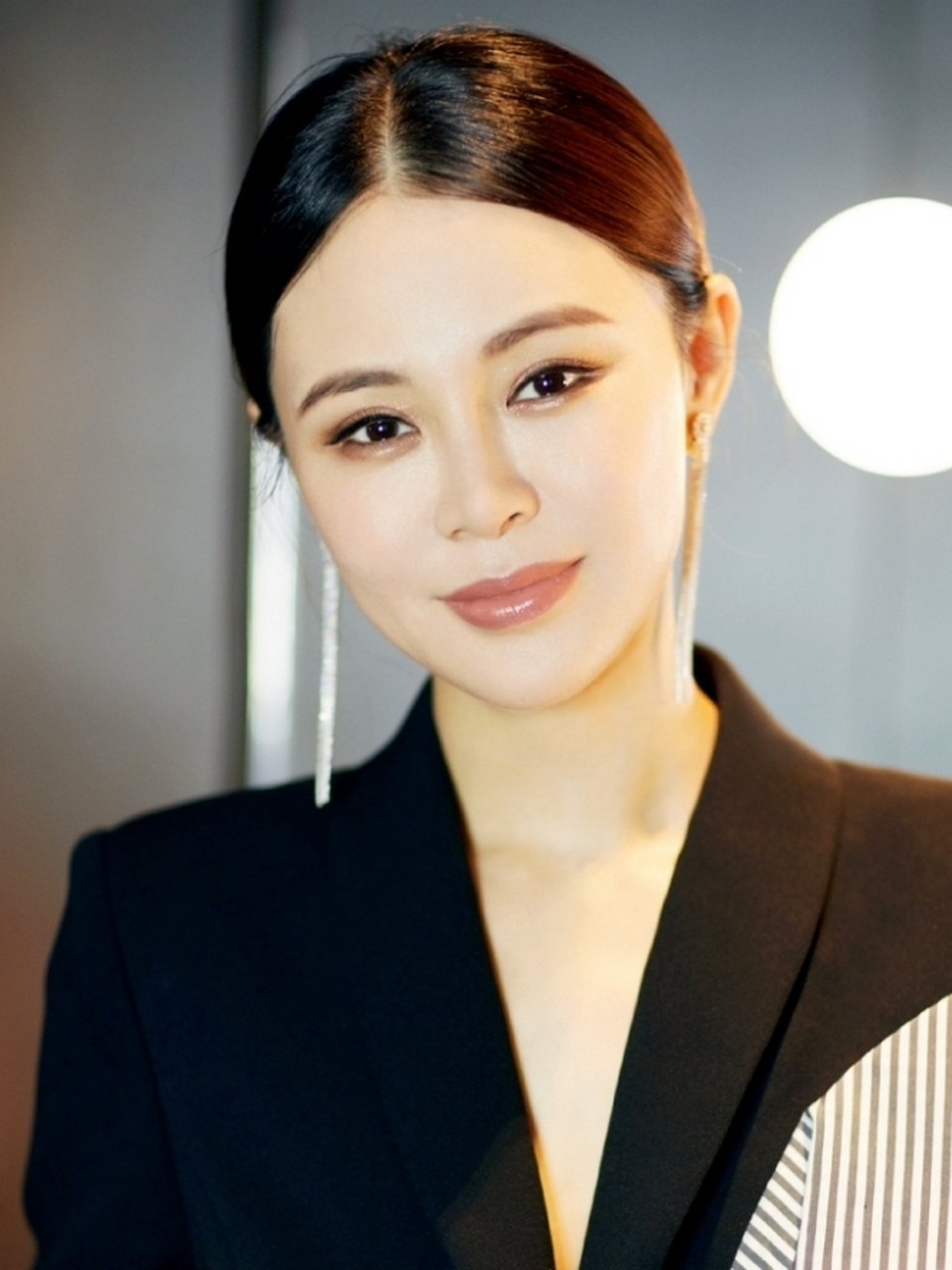 关悦中国内地女演员也是影视出品人,北京电影学院表演系毕业 ,参演