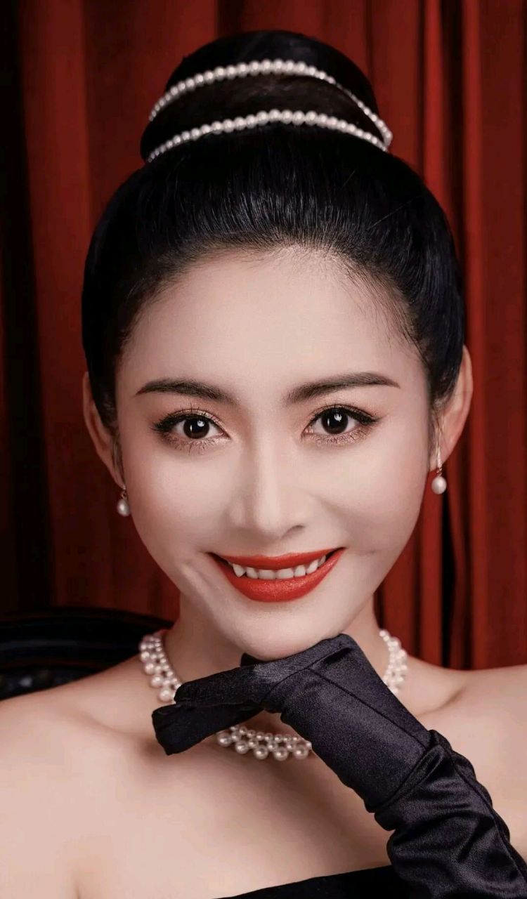 明艳大美人陈雅静,有梨涡还有虎牙的美女#颜值超高的明星# #一眼沦陷