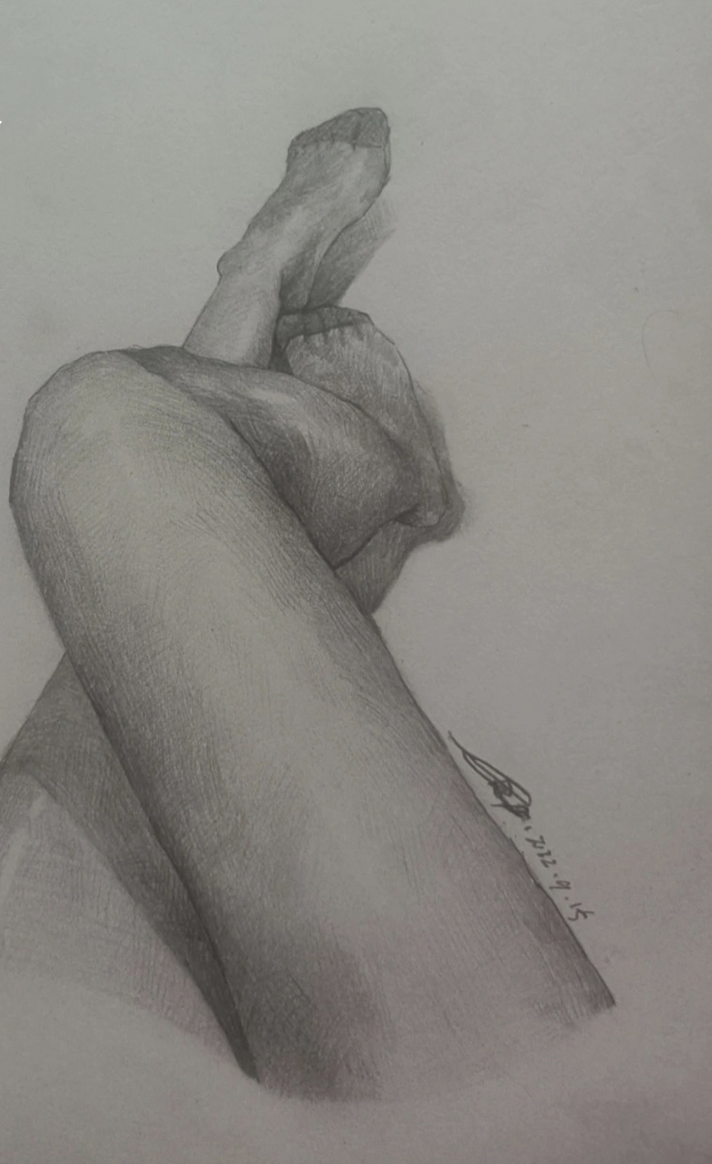 素描美腿画法,质感的表达,你们最喜欢哪一张呢?#画画
