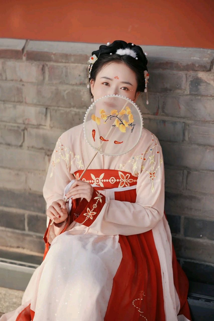 一片式穿孔齐胸襦裙春夏款