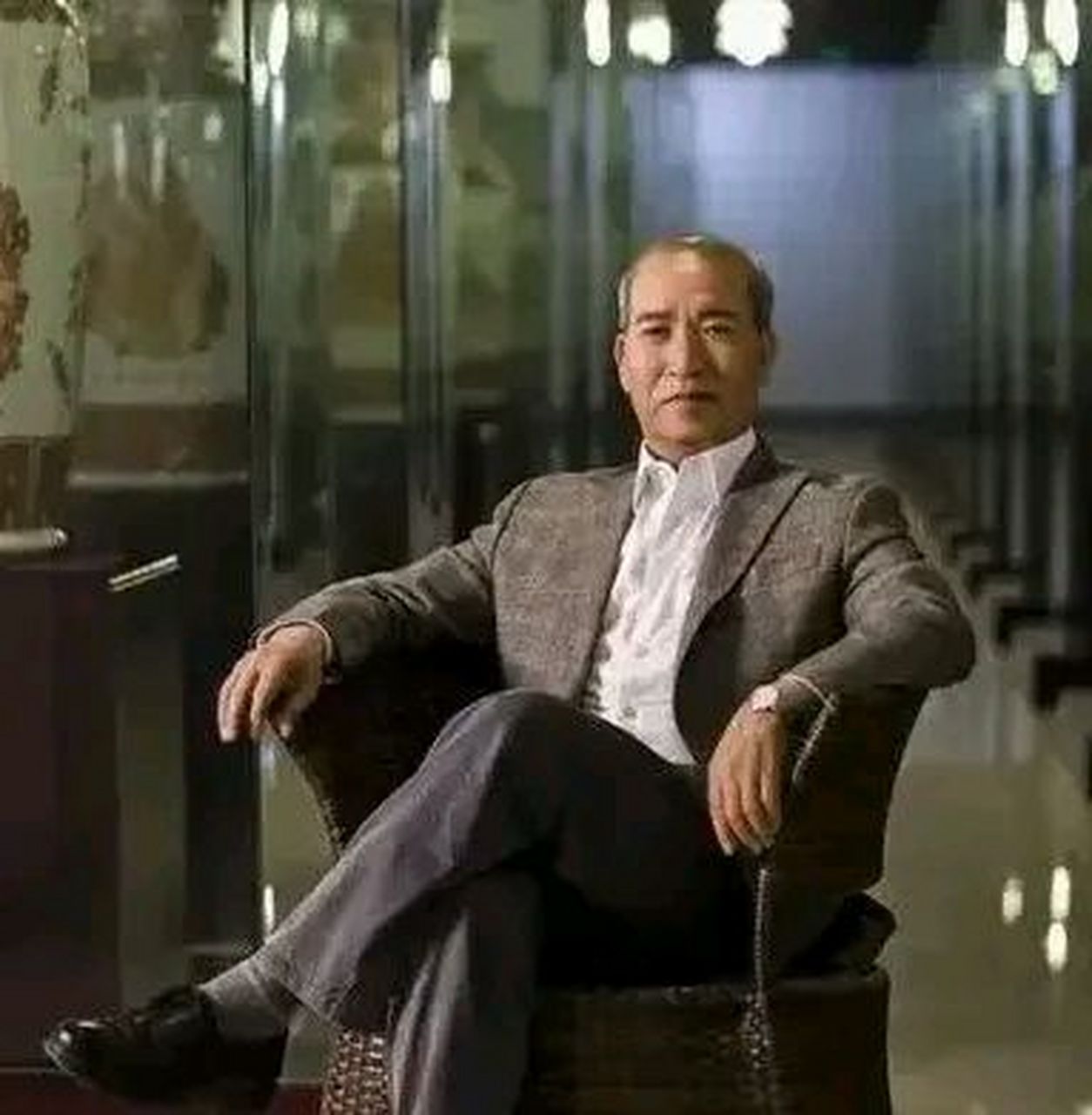 1991年,中国小伙赵泰来加入英国国籍.