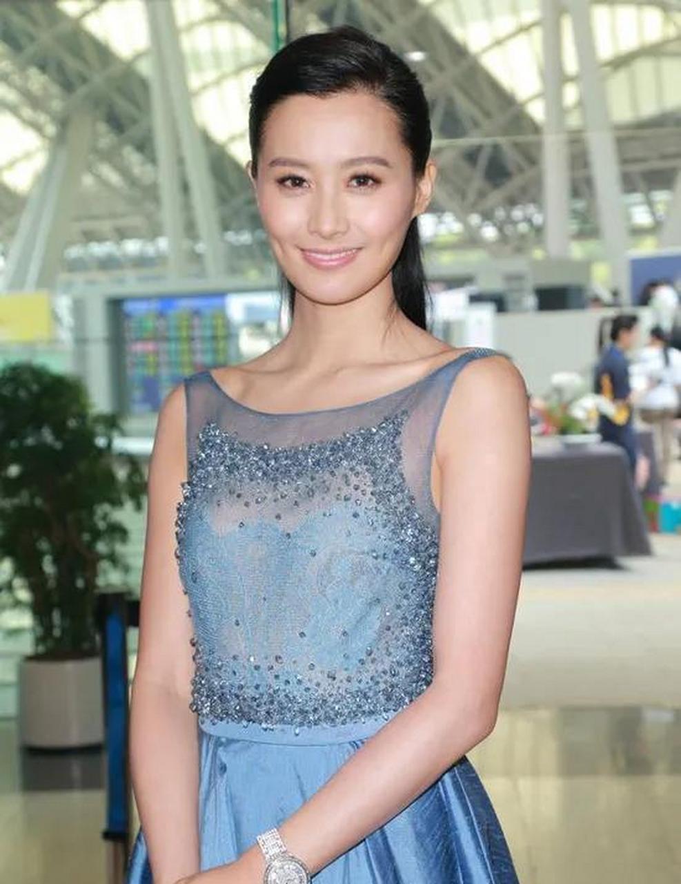 娱乐最前沿# #每日娱乐播报# "全美亚裔小姐选美冠军"陈法拉,1982年2