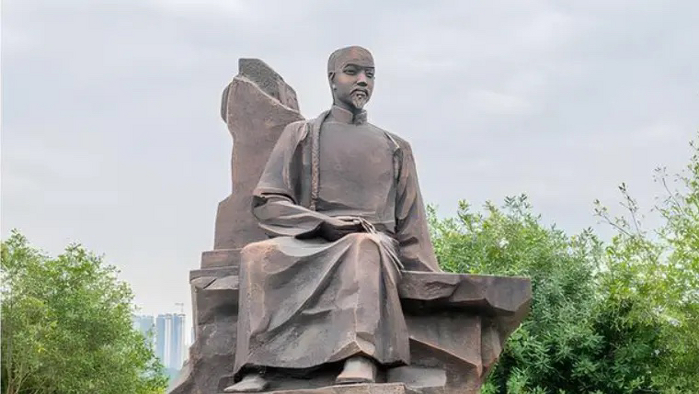 "轿夫连忙摇头,"让人看见,会被打断腿!"叶天士大喝,"再拖,她就要死了!