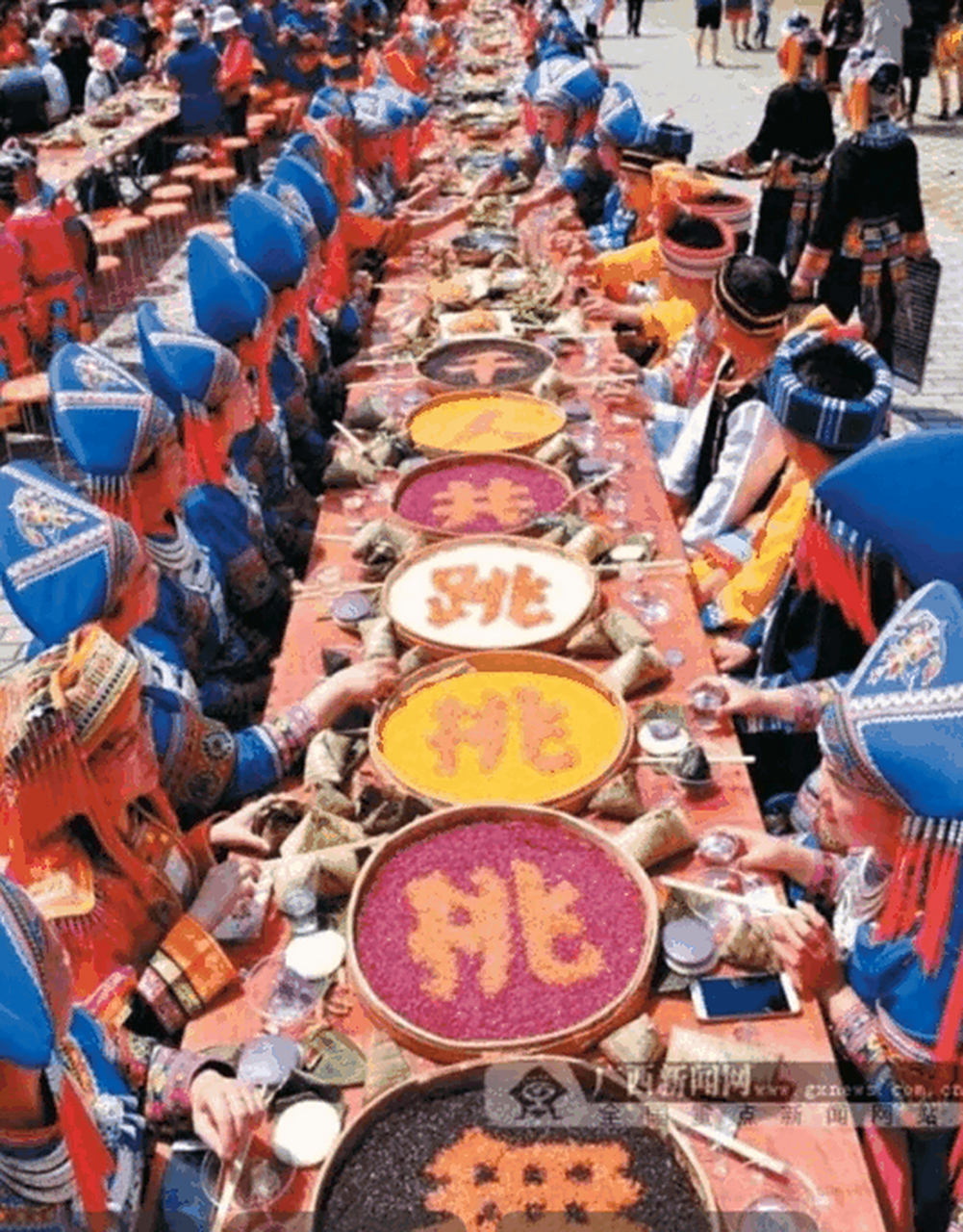 观摩壮族最欢乐三月三 三月三,又称歌圩节,歌婆节或歌仙节,是壮族祭祀