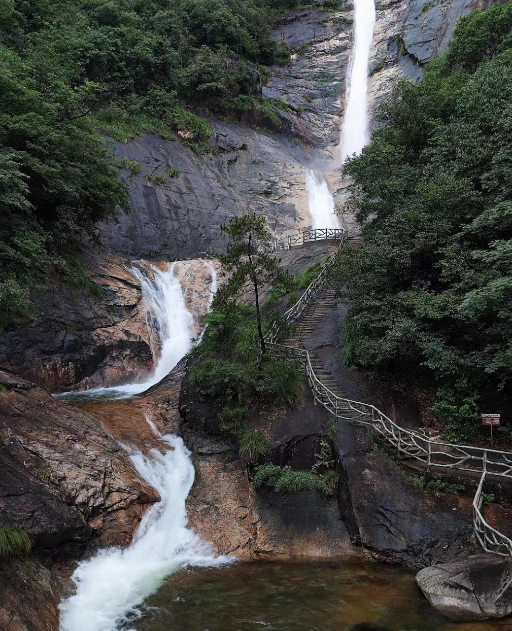 黄山九龙瀑风景区图片