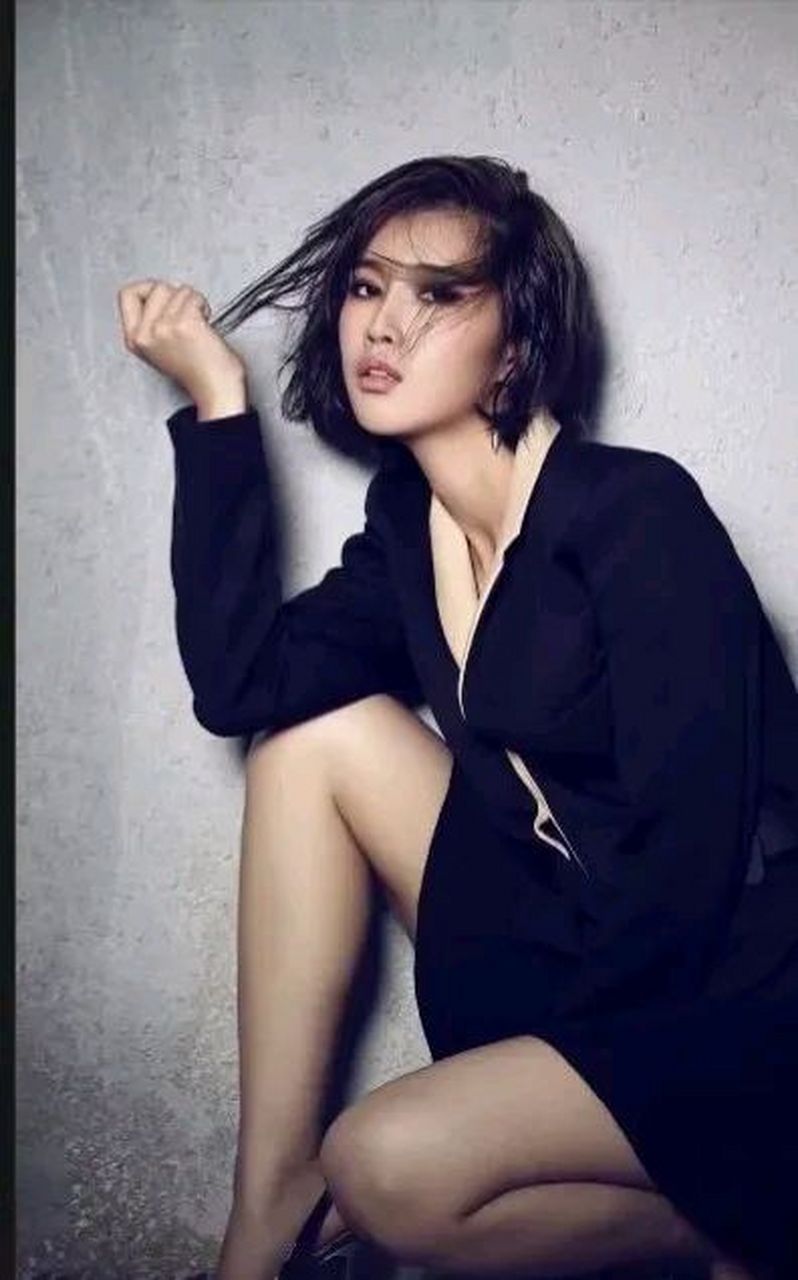 奚望,星二代,是演员茹萍的女儿,1990年10月21日出生于浙江省杭州市