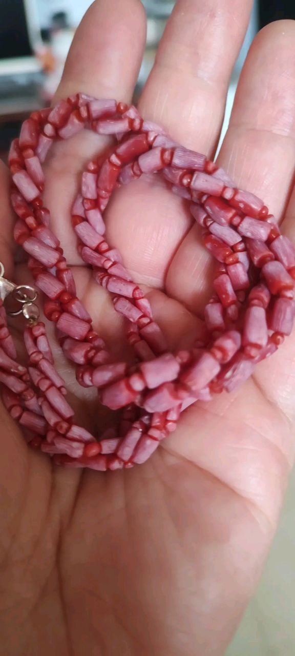 红珊瑚戴完以后放清洗机的清水里,忘记拿出来.