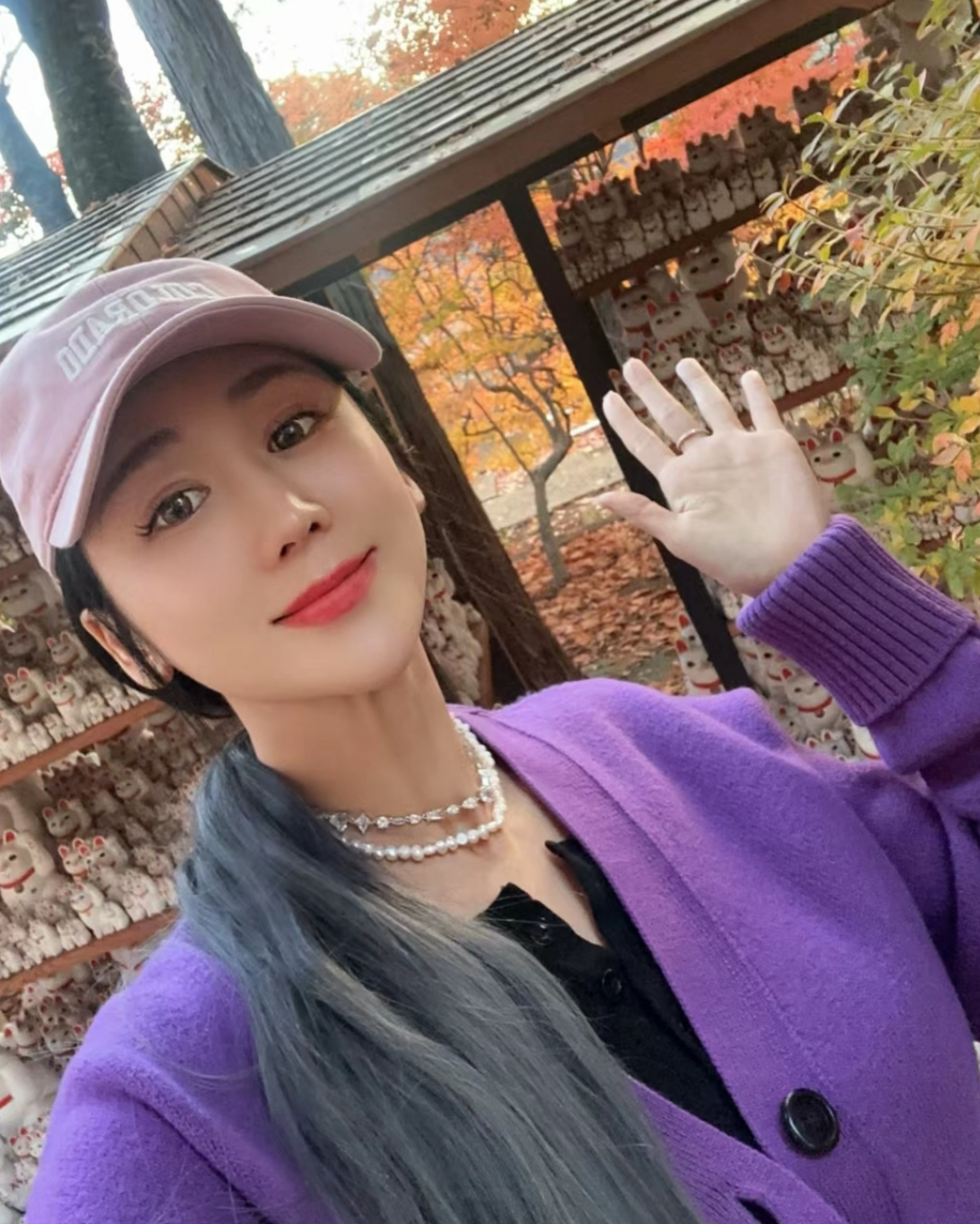 陈浩民老婆去日本东京旅游,蒋丽莎打卡豪德寺晒美照开心十足,老公视角