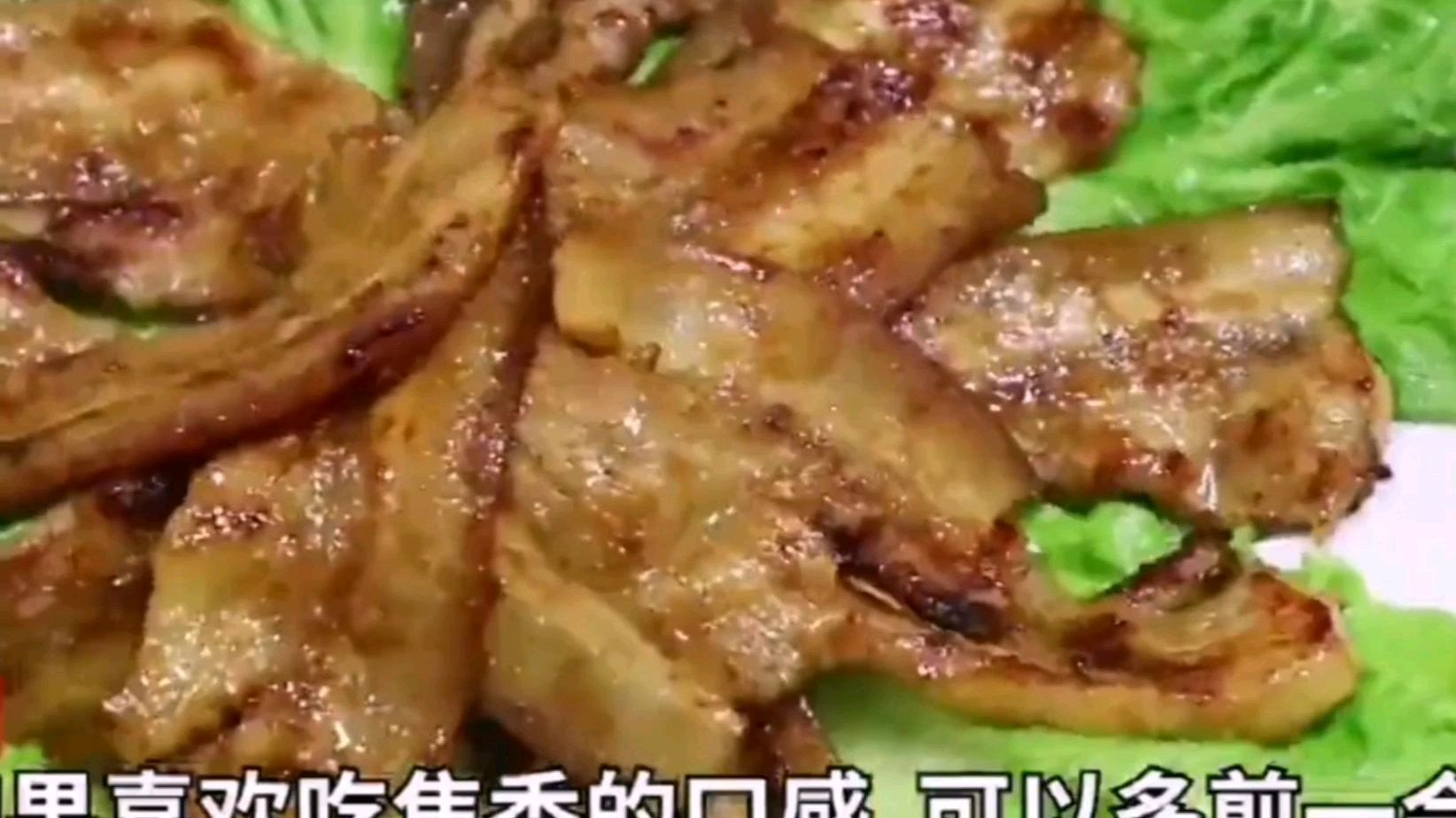 这样做出来的秘制煎五花肉,用这种食材卷着吃香脆可口,很馋人
