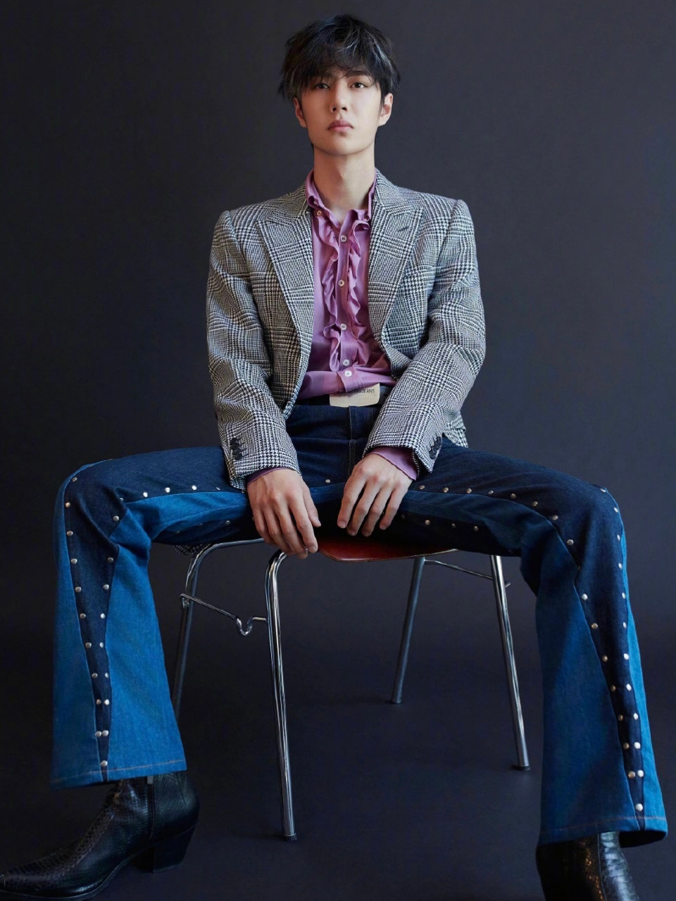 王一博霸气坐姿 一些博式坐姿