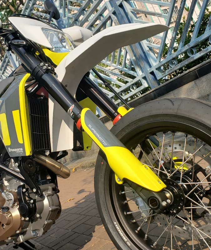 双缸越野车,胡思瓦纳701 super moto
