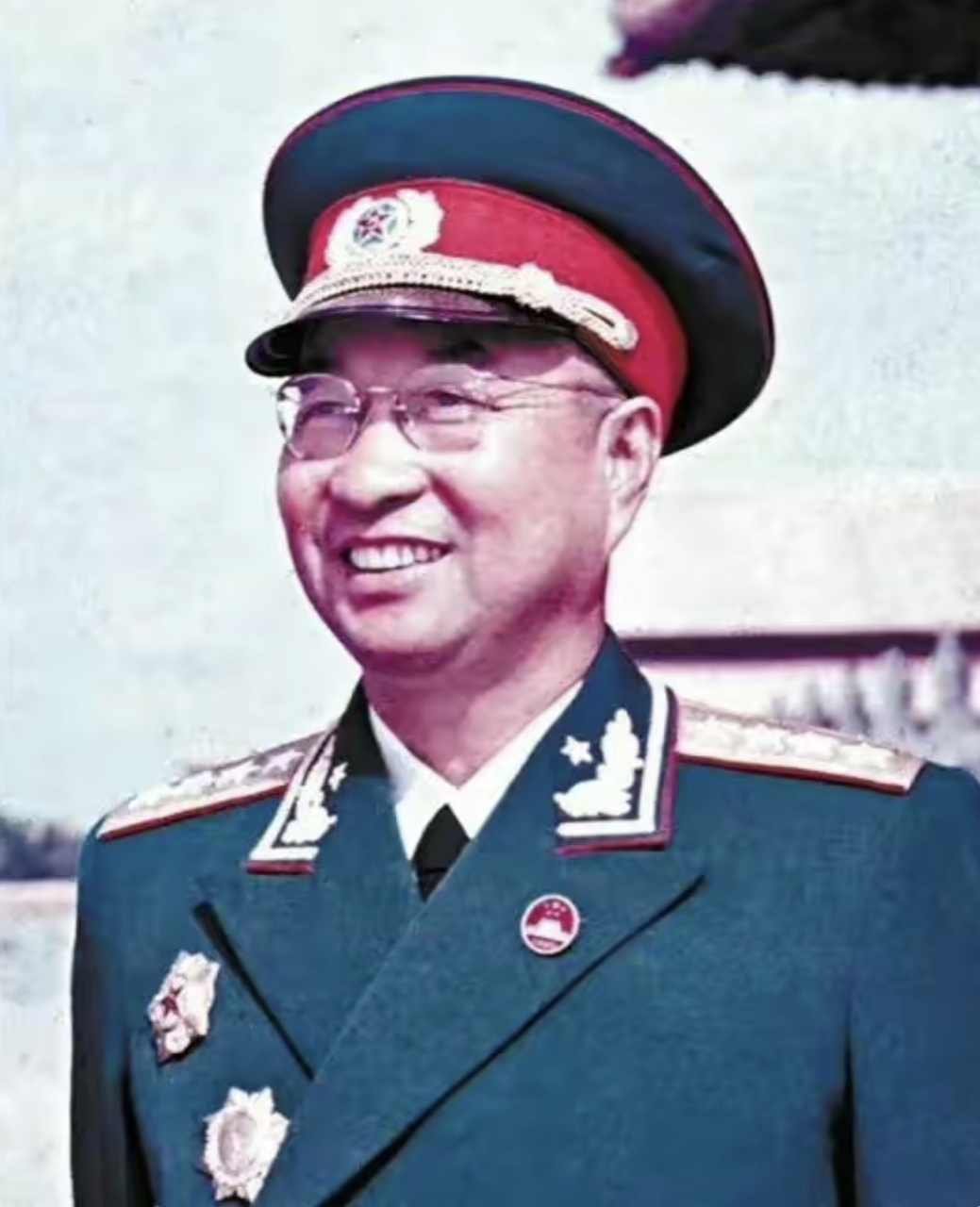 这是50年代,陈赓大将,一张珍贵的标准照,他是个颇具奇色彩的人物,几年