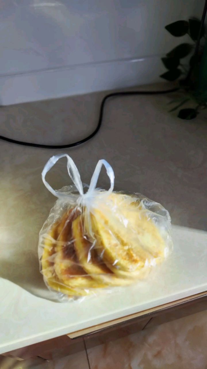 店老板说总共6元钱,你给我5元就行,那怎么行呢?