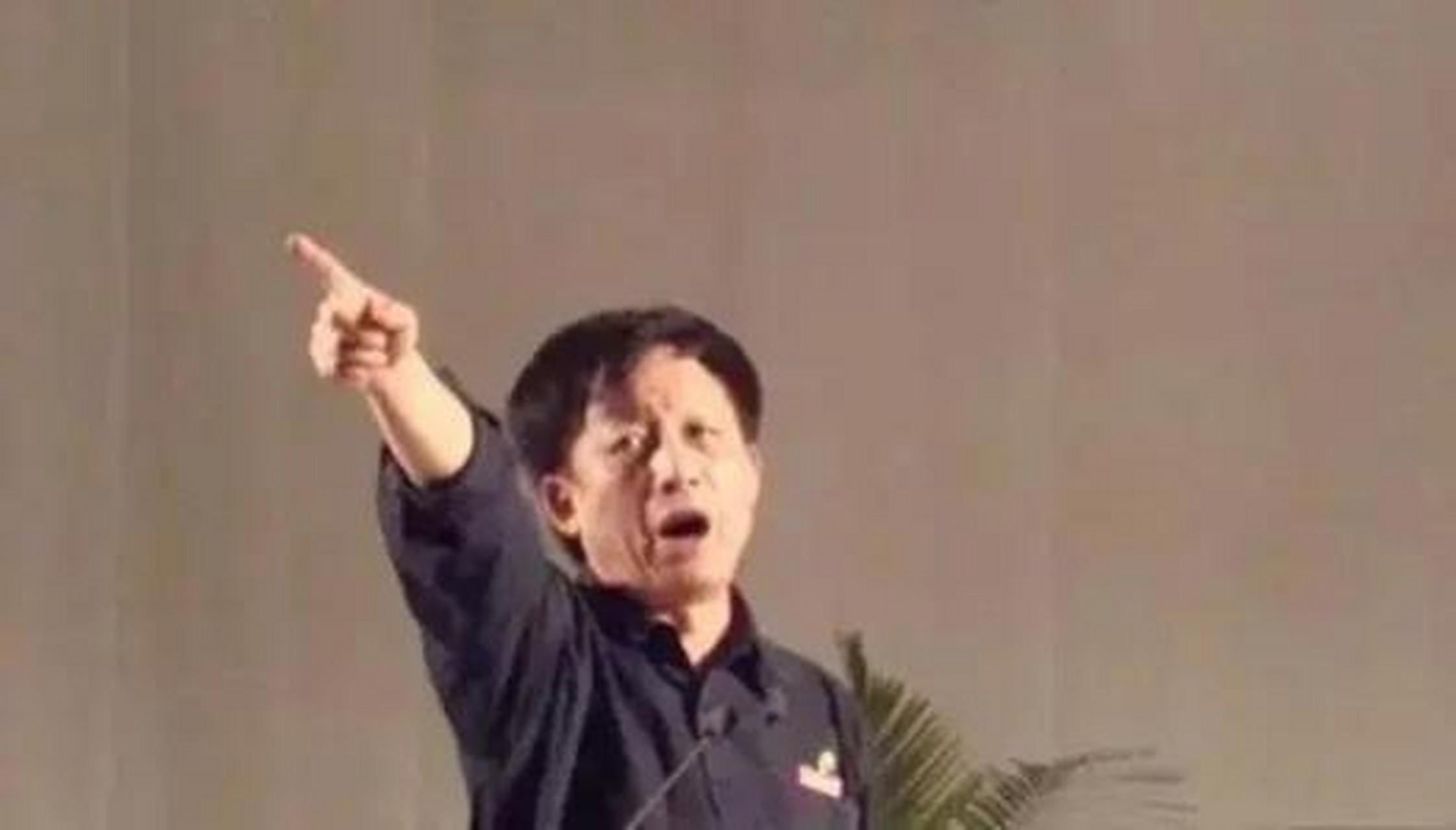 2020年6月,爱新觉罗·焘赤向有关部门递了一纸文书,状告易中天谩骂