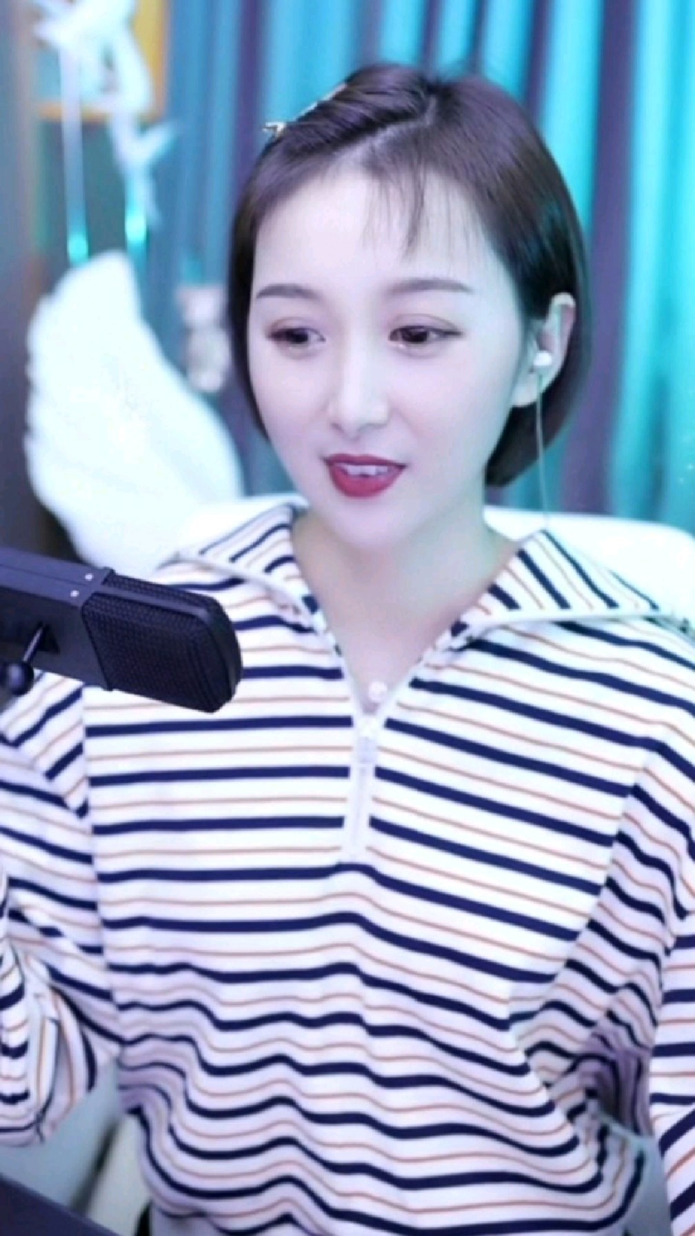 梁红演唱网络热歌阿尔山的姑娘激情好听