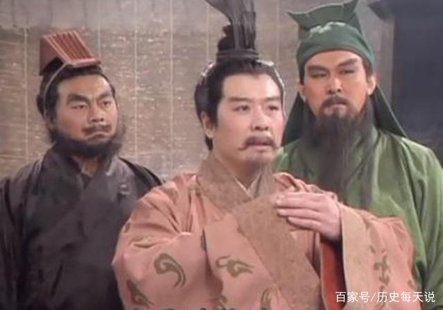 刘备逃出许都后,曹操为何不免除他豫州牧和左将军的职务?