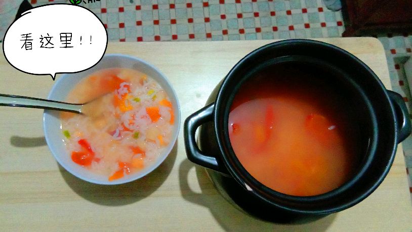 严热的夏天来碗粥是不错的选择,一碗海鲜鱿鱼粥洋溢着夏天的味道