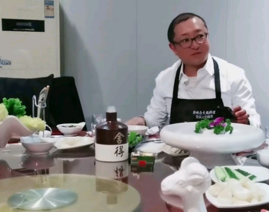 保定顺平偶遇曾经的河北台主持"一哥"大刚,你还记得吗?