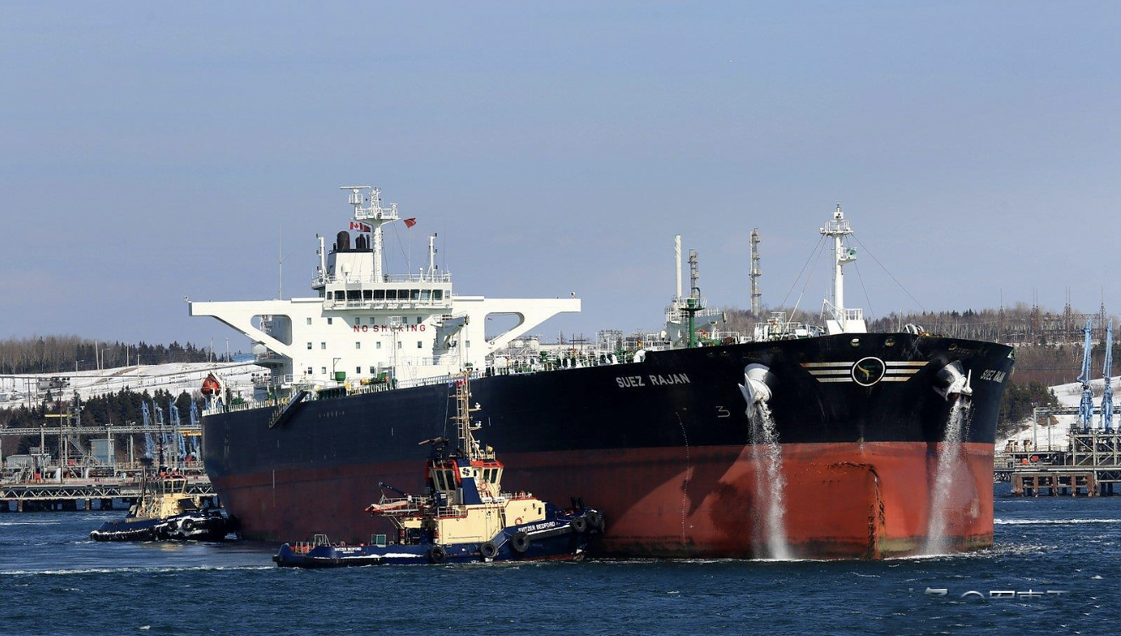 伊朗向中国运输石油的15万吨油轮在马六甲海峡,被美军