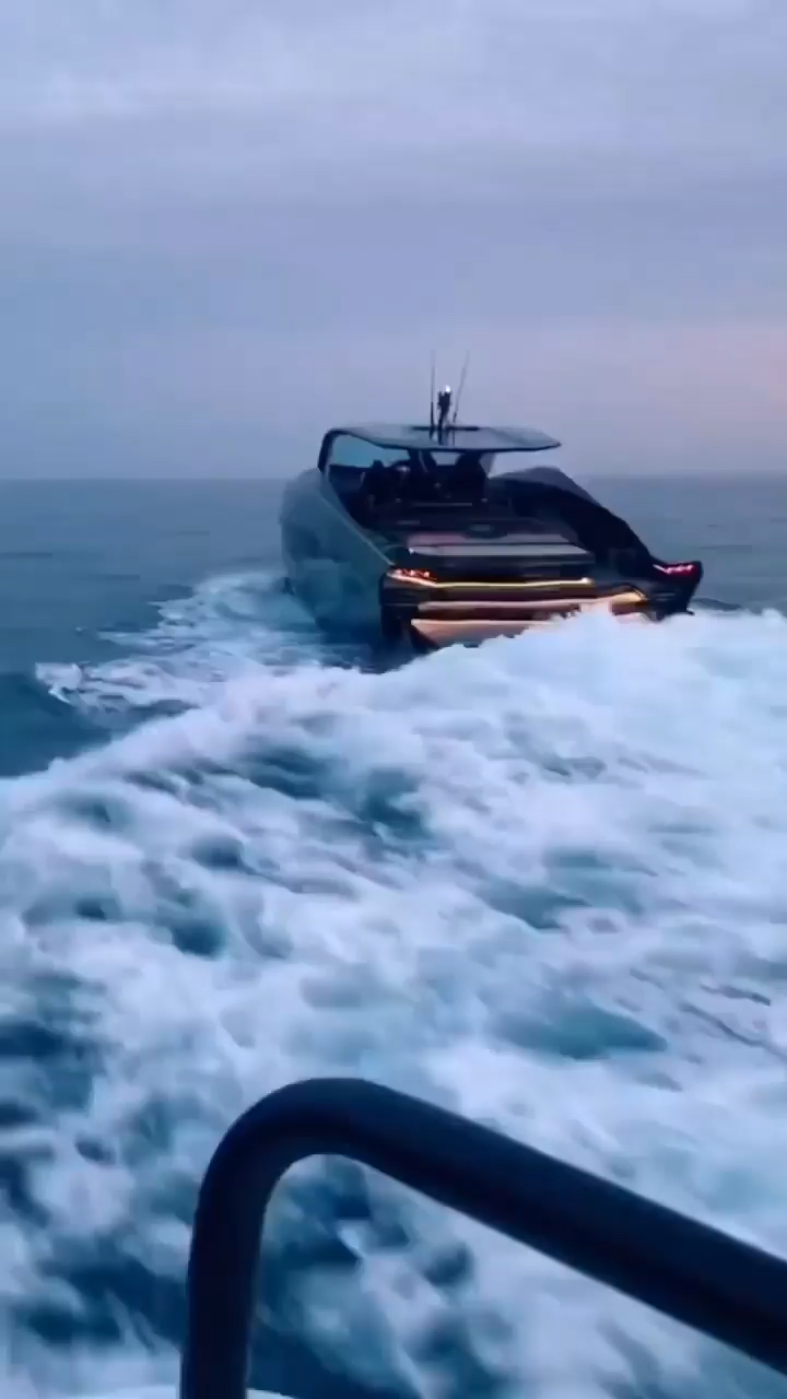 兰博基尼都出游艇了,还特别帅-度小视