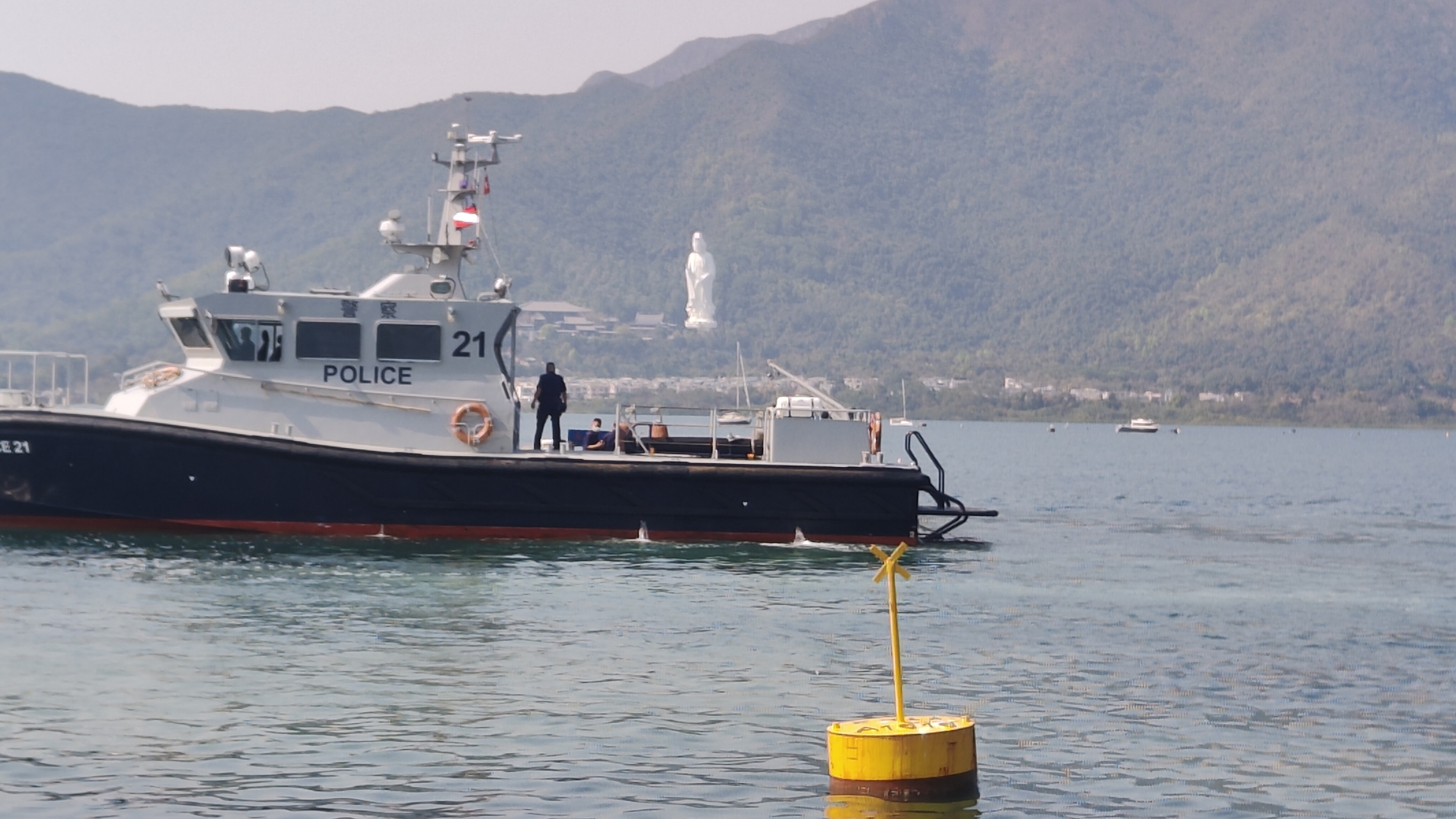 香港水域,水警轮是水警执法船,今天来自警方的消息说,这两艘水警轮