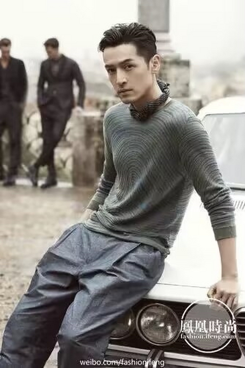 杨幂专门买了一套带大泳池的别墅用来开party 2.