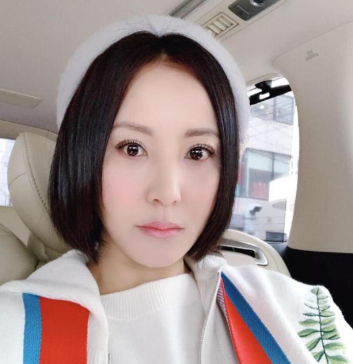 个个顶着一张"假脸",网友:这4位女演员,求求不要出来演戏了