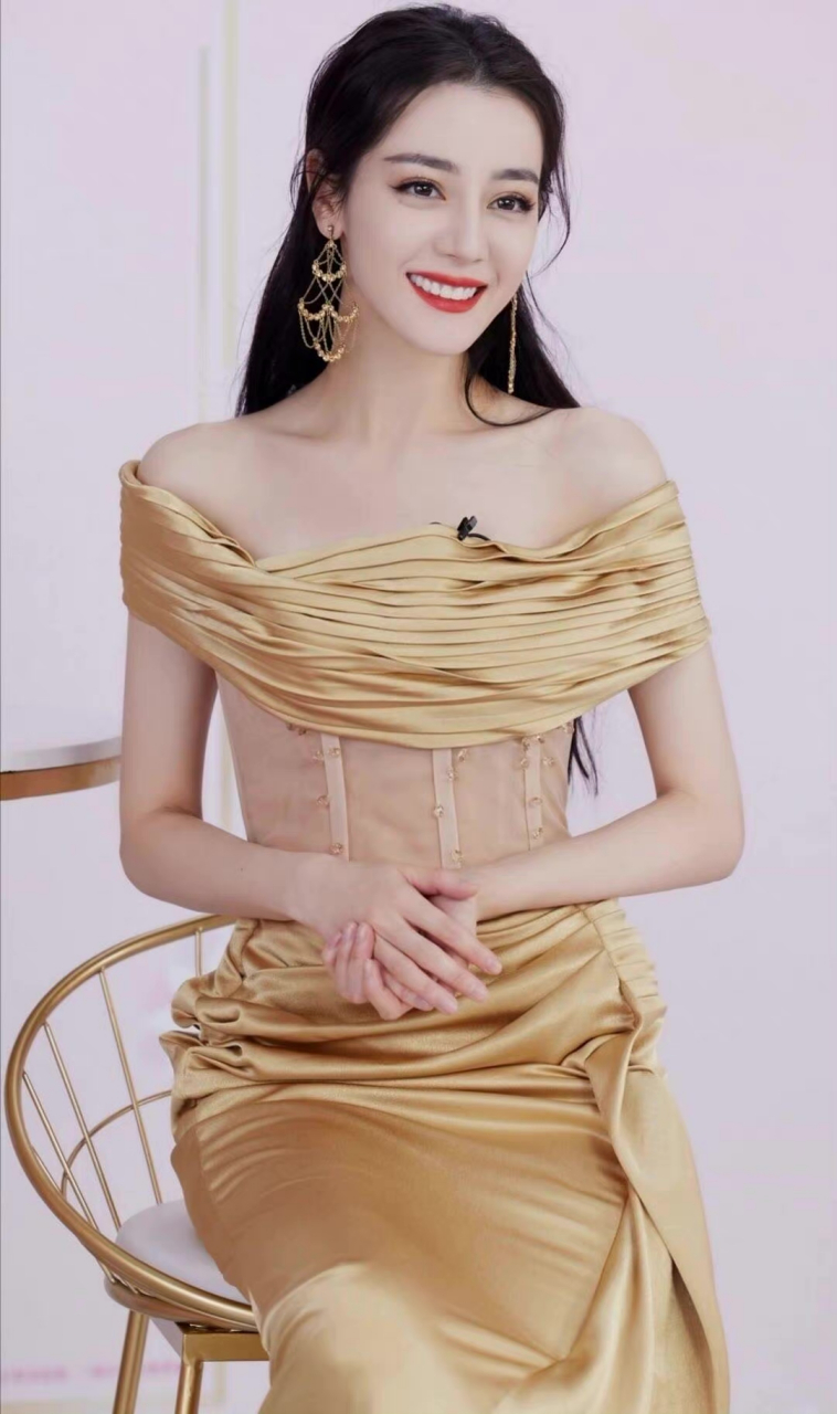 终于找到迪丽热巴不捂胸的照片了#娱乐最前沿# #每日娱乐播报# #明星