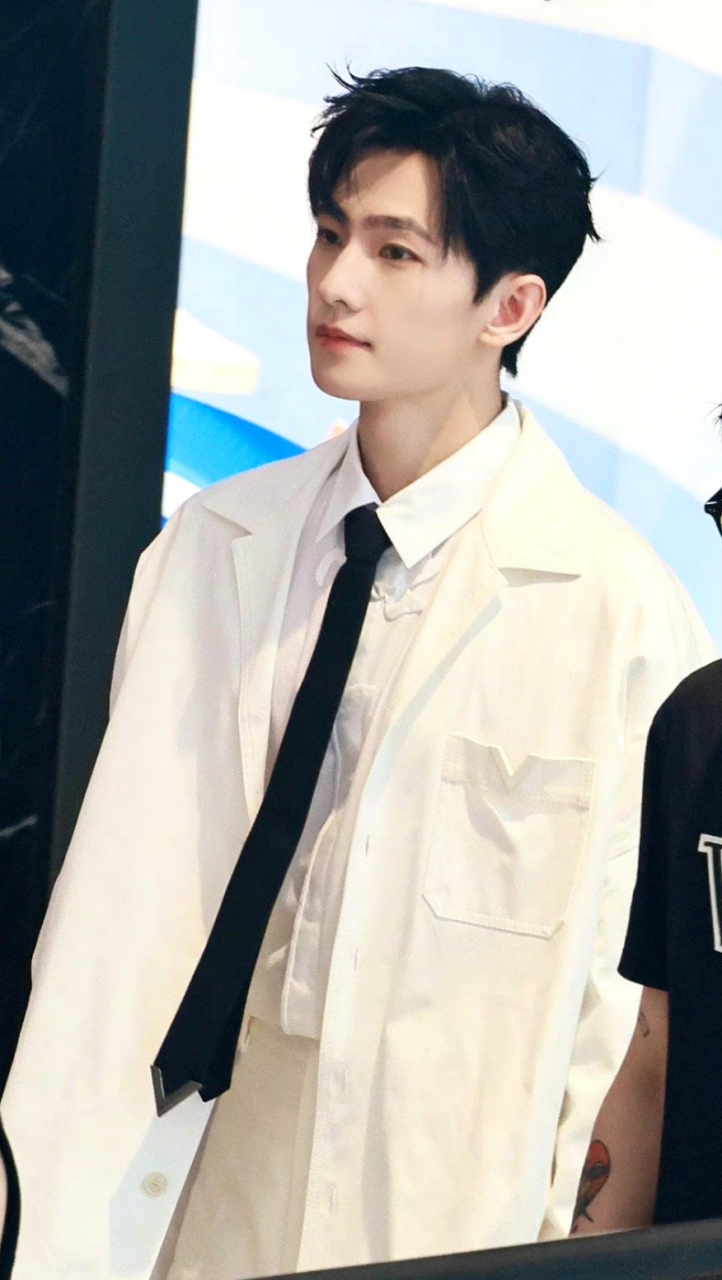 杨洋侧颜好帅啊[嘿哈][嘿哈]#杨洋