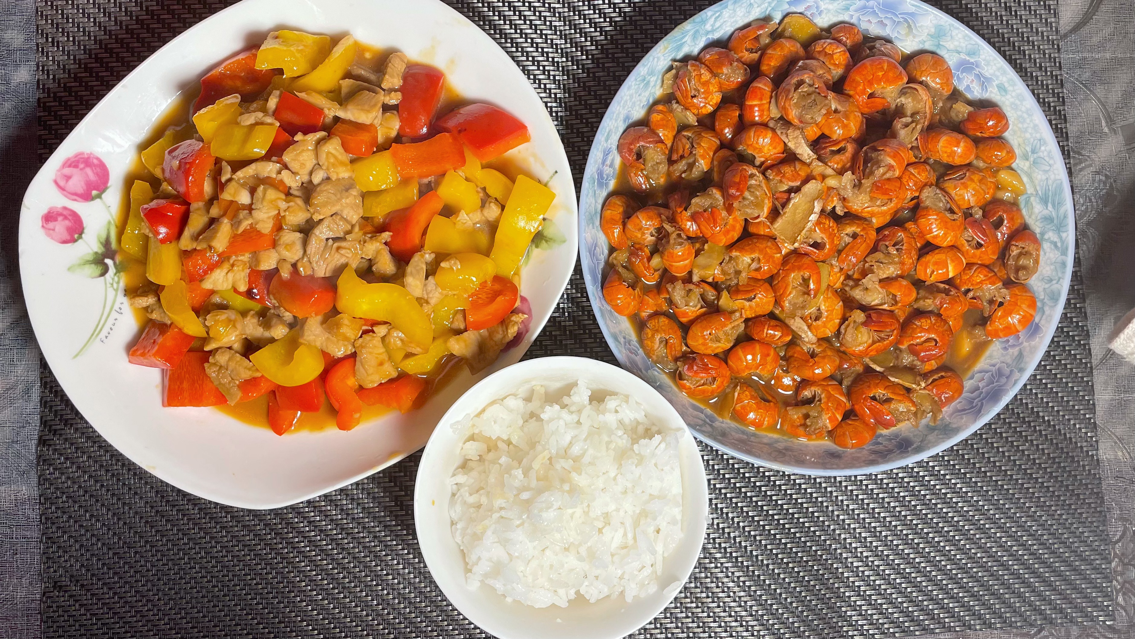 365天美食不重样 第十五道:蒜蓉虾尾&彩椒炒肉