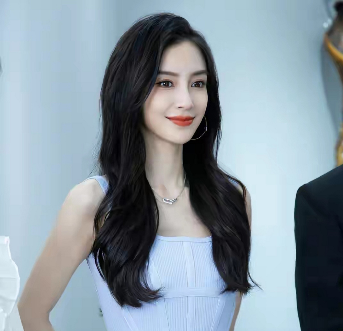 (angelababy)再次成为热议的焦点,然而这次不是因为她的美貌或演技