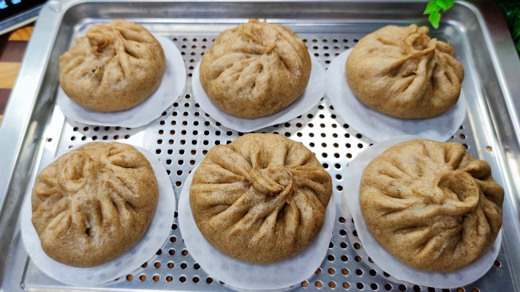 吃瘦80斤的妹子教你，这样蒸素馅黑全麦大包子，低脂饱腹好吃不胖