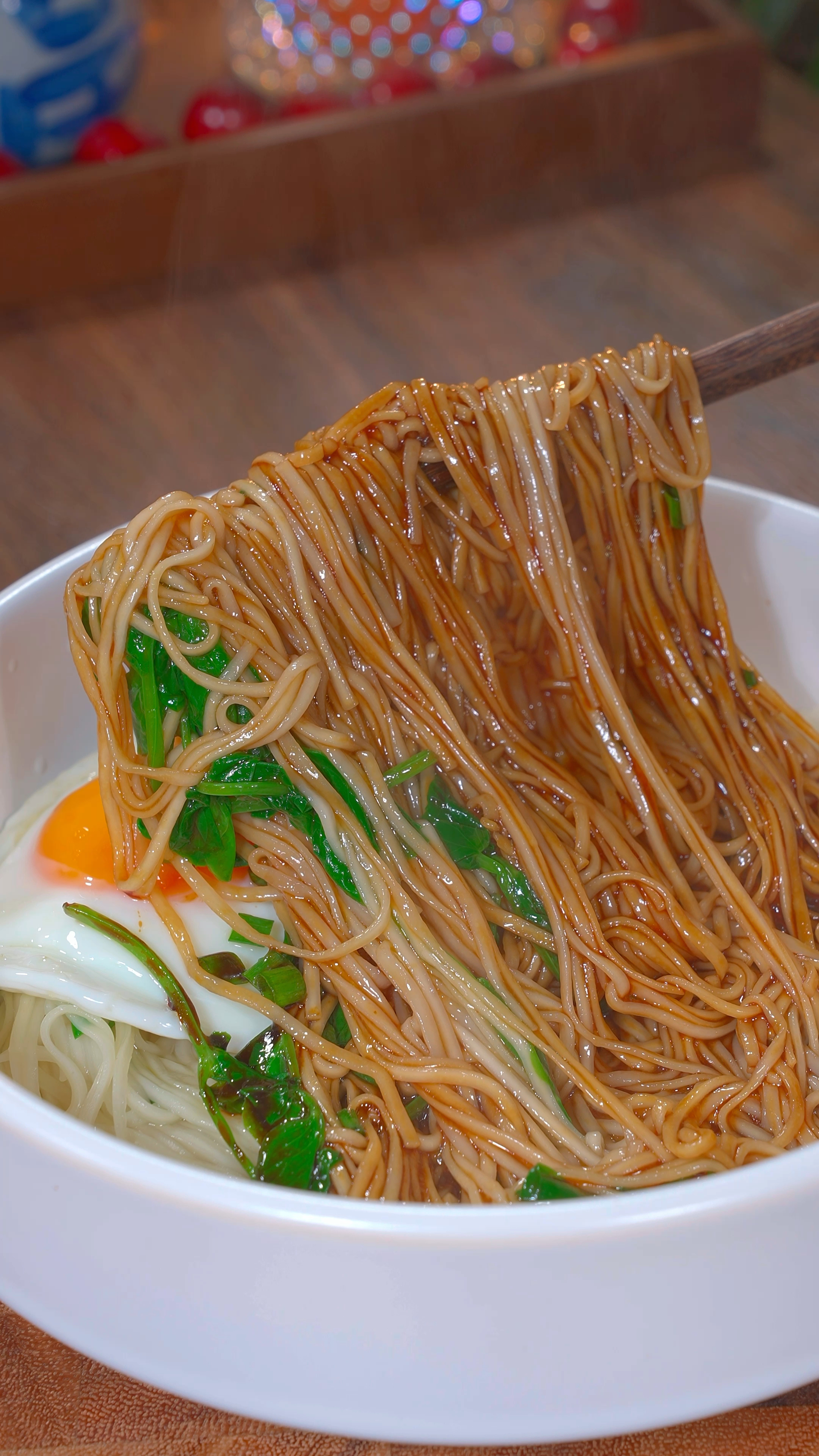 每天早上不知道吃什么,你就试试这个葱油拌面,好吃又方便