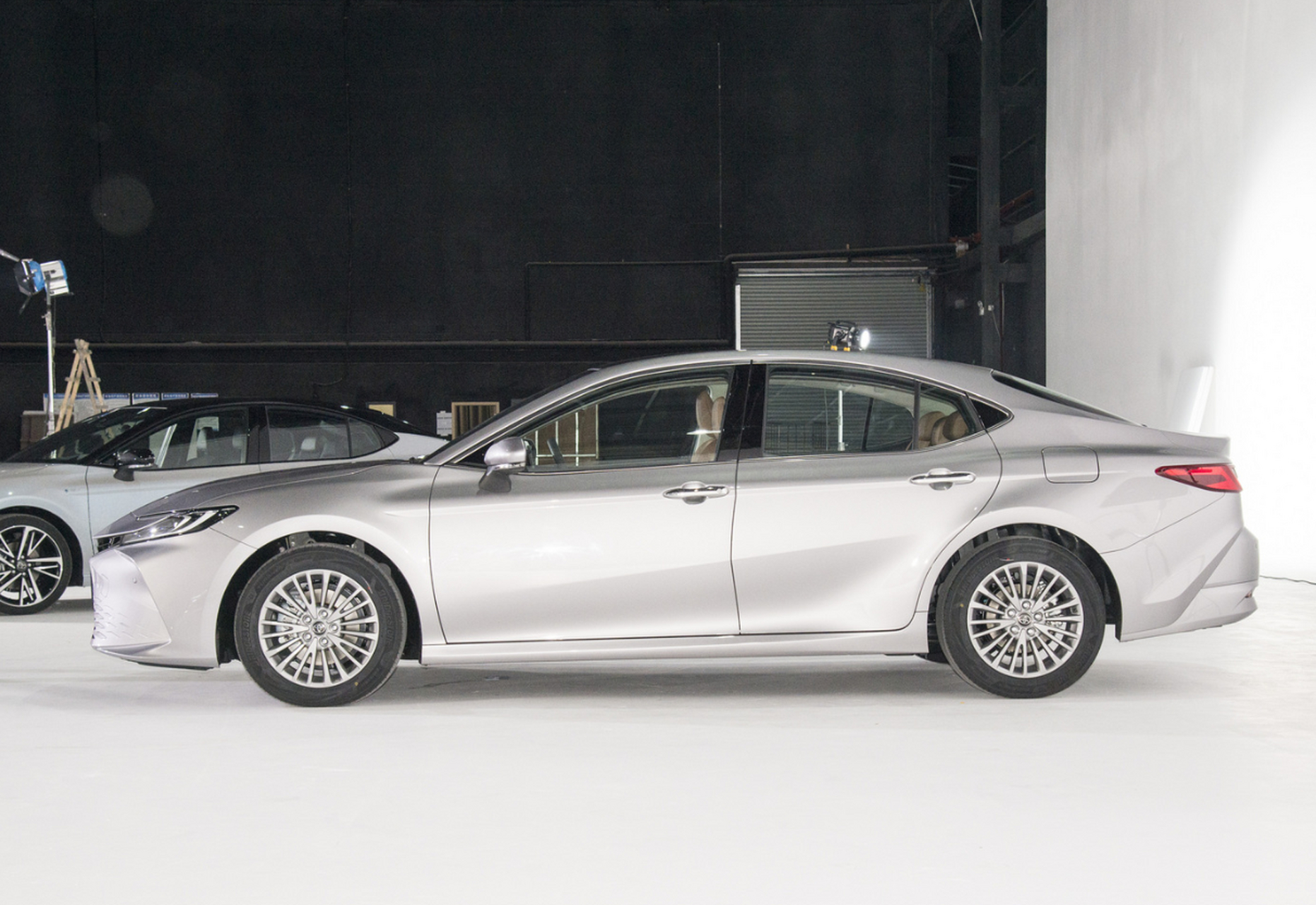 新凯美瑞在设计上没有太大的新意,轴距维持不变,外观造型有新变化