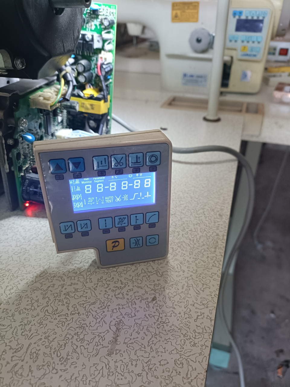 芭比q了,主板出问题了. 鲍麦克斯电控主板完蛋了[流泪][流泪][流泪]