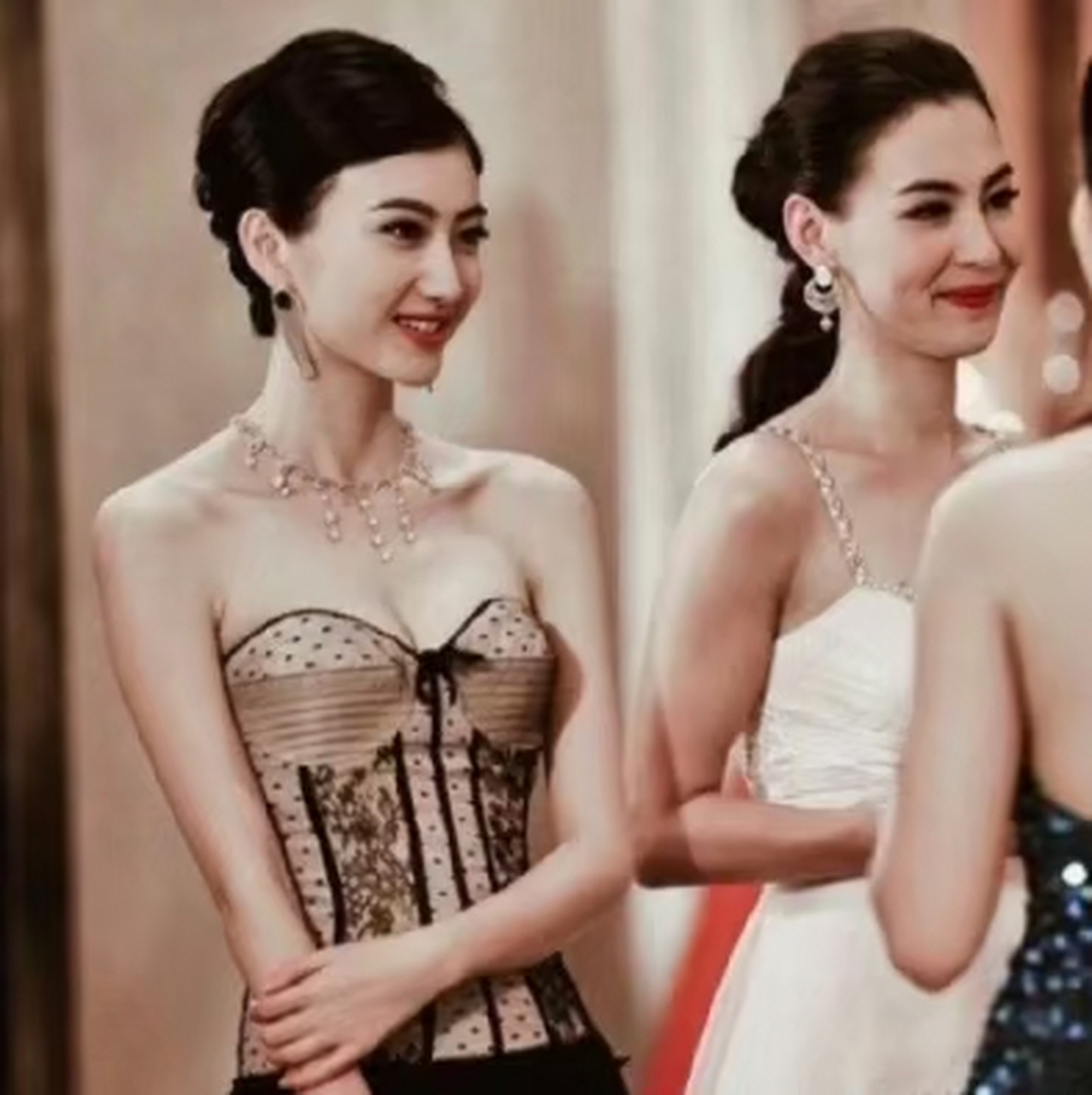 景甜和张柏芝的同框合照,你觉得谁的妆容更胜一筹?