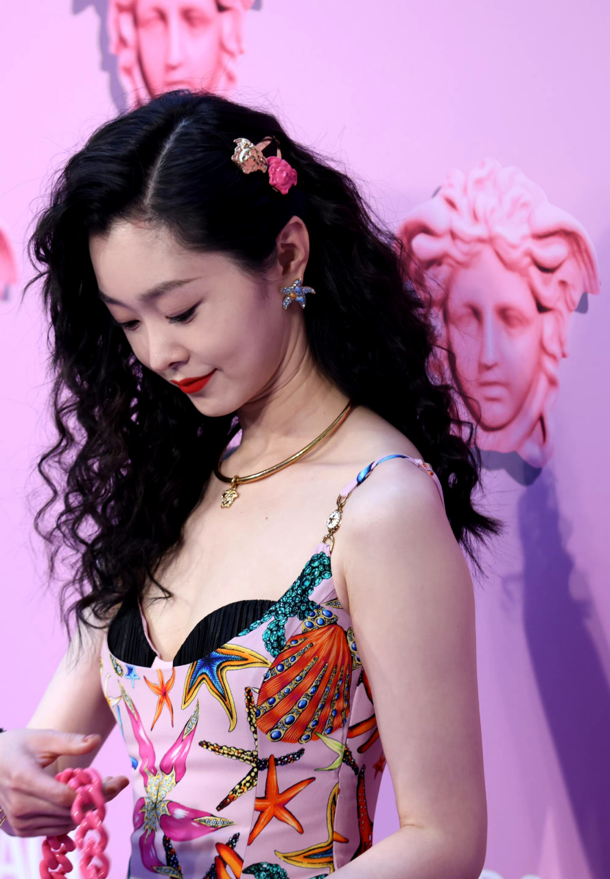 宋轶生图状态,原来都有颈纹