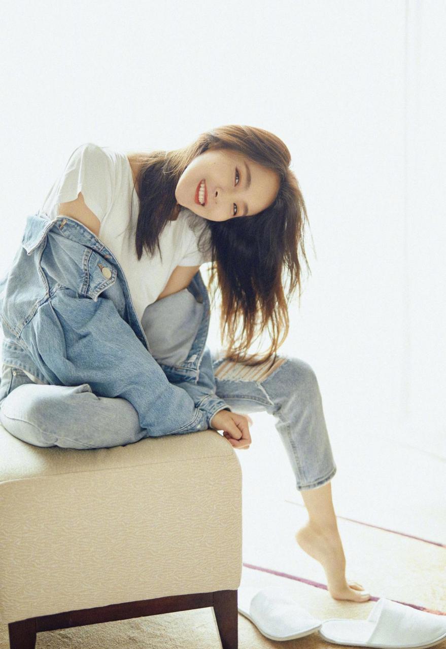 张佳宁   光脚丫儿