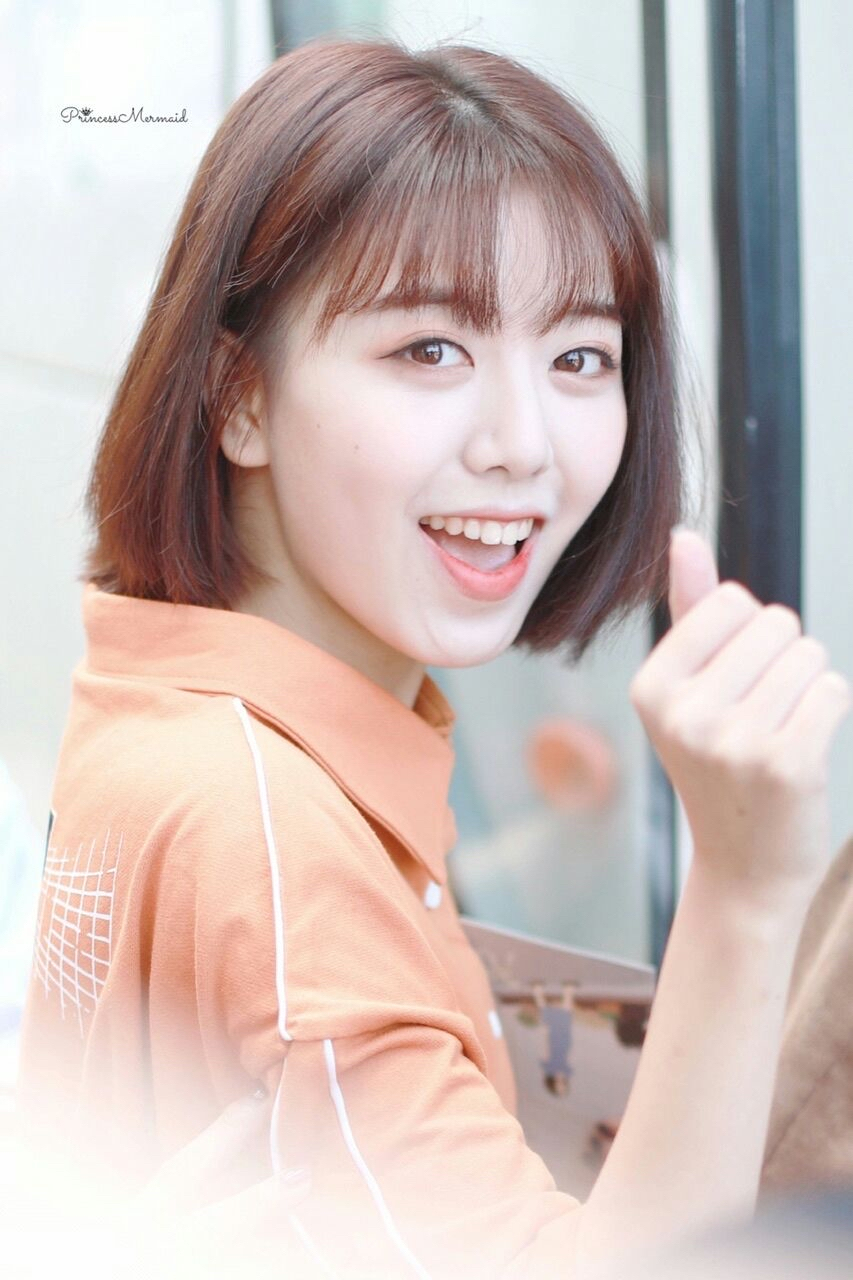 刘人语(reyi),2001年10月10日出生于四川省德阳市,中国内地流行乐女