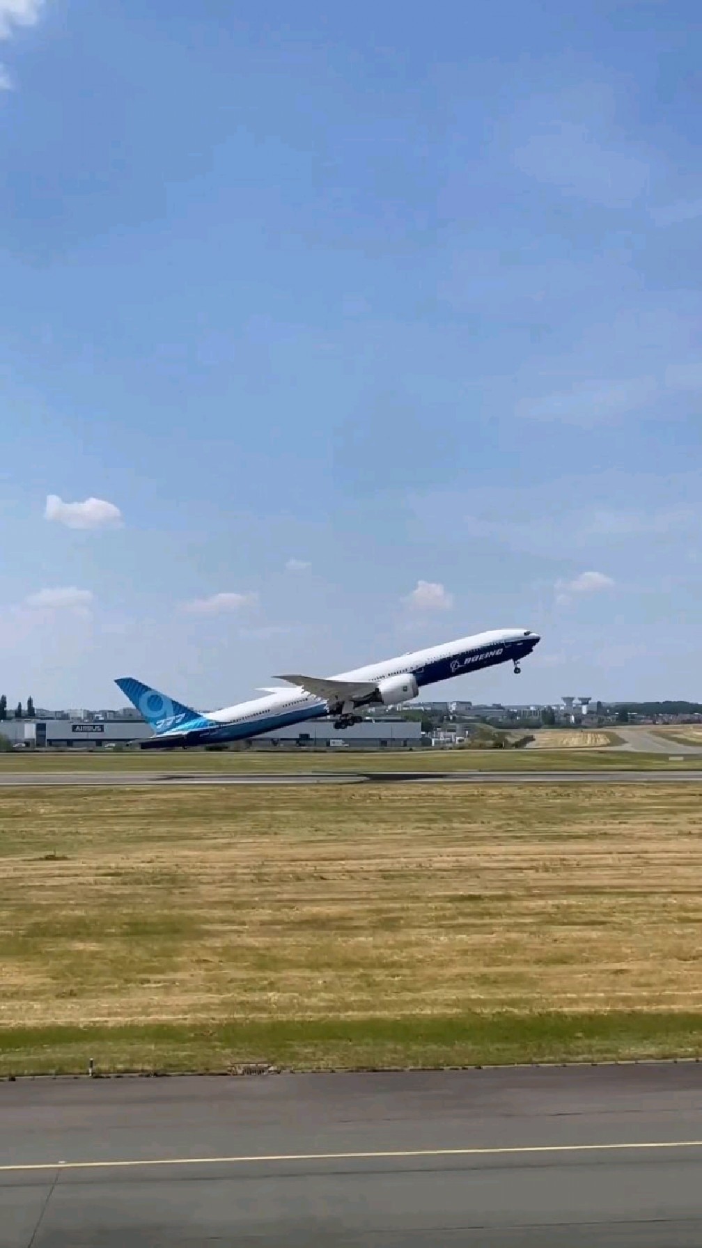 波音777做大角度攀升起飞