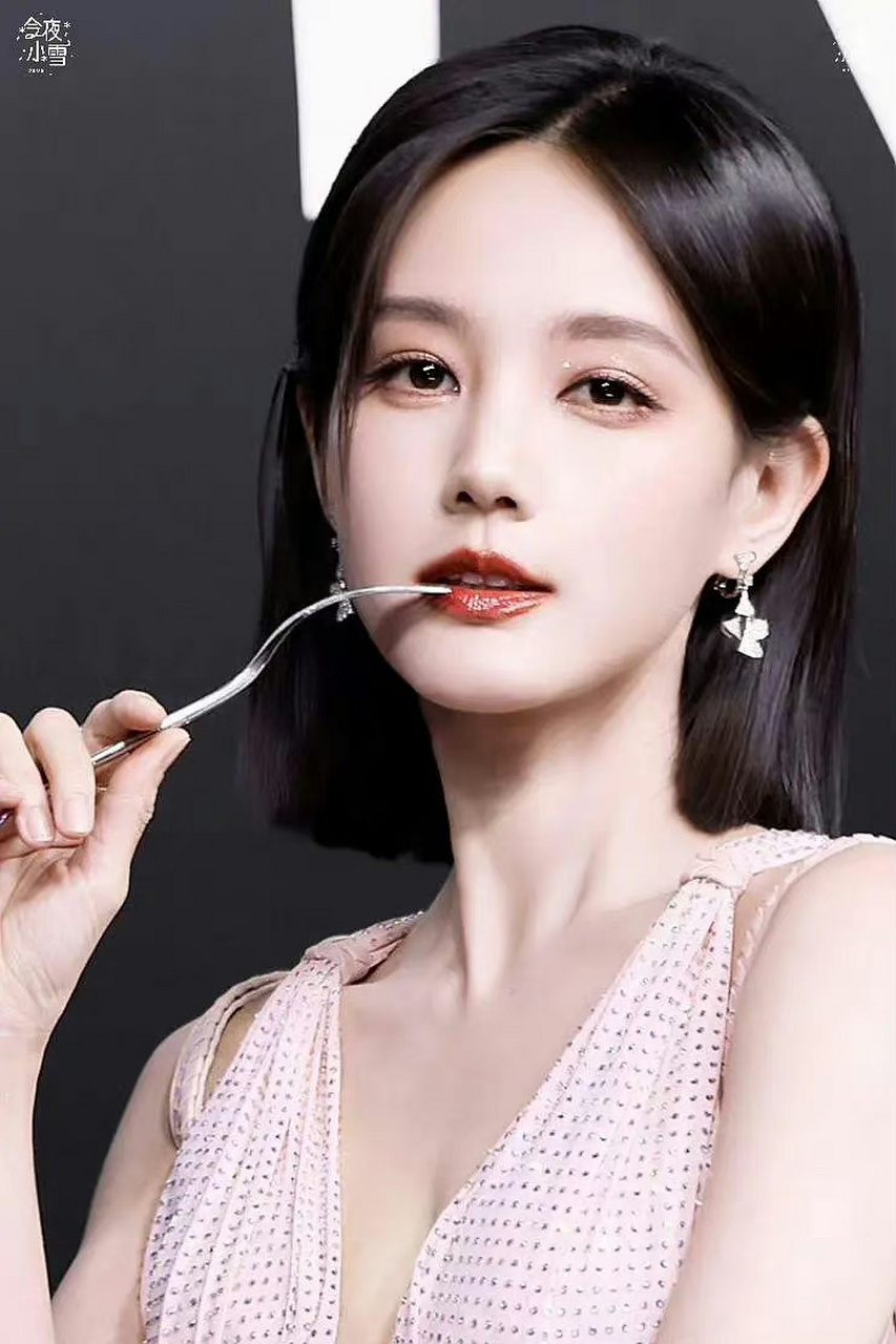 李一桐姐姐真的好美,这个怼脸真的被惊艳到了,gq生图太抗打了#李一桐