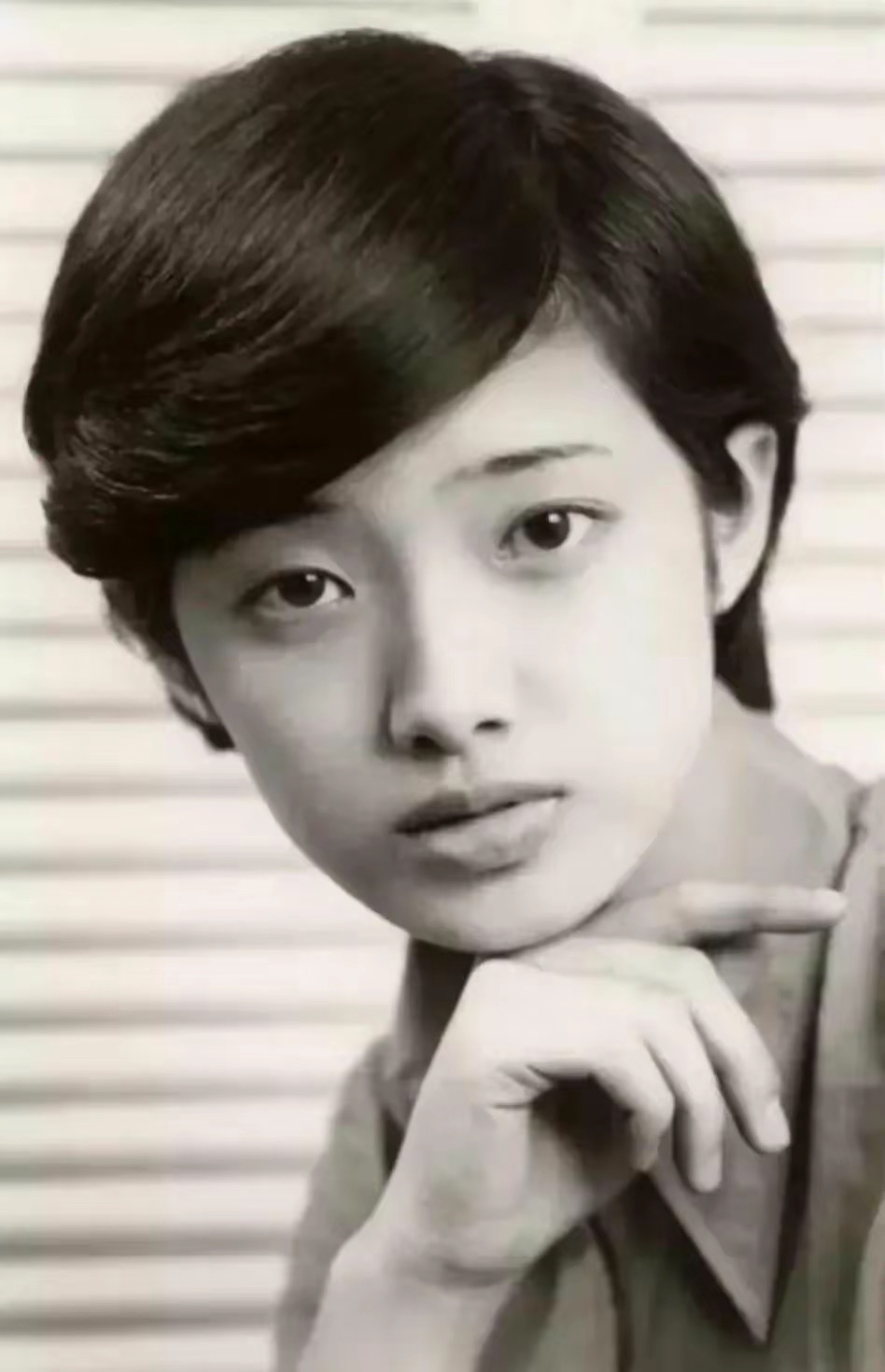 70年代,樱花之神山口百惠的一张泳装照