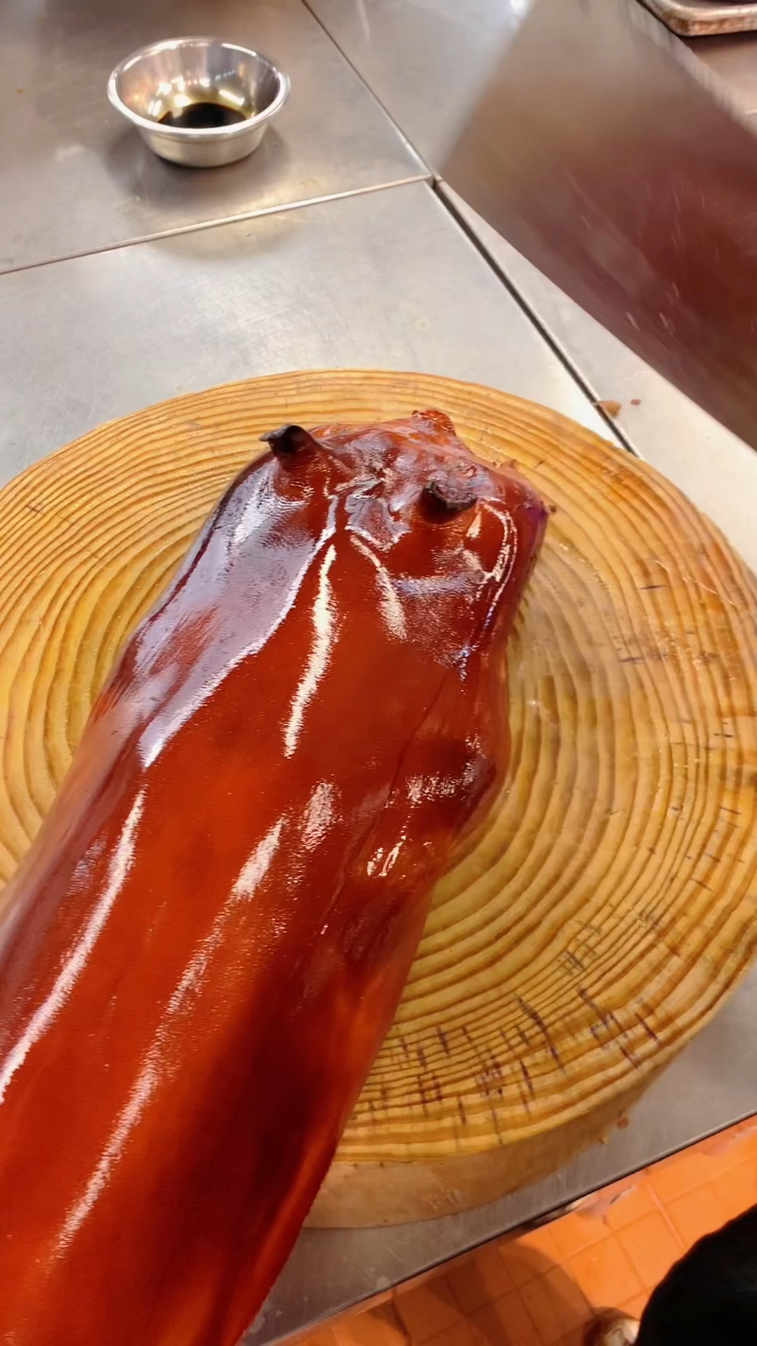 快斩光皮烤乳猪脆得不像话