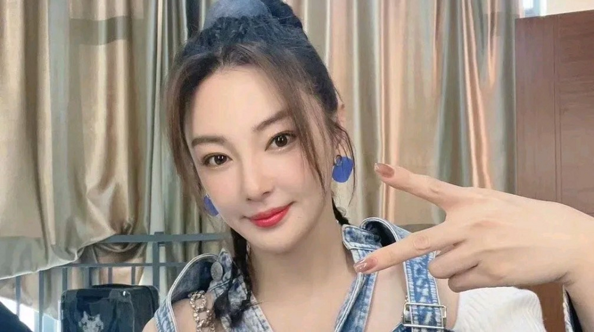 张雨绮,原名张爽,1987年8月8日出生于山东省德州市,毕业于上海戏剧