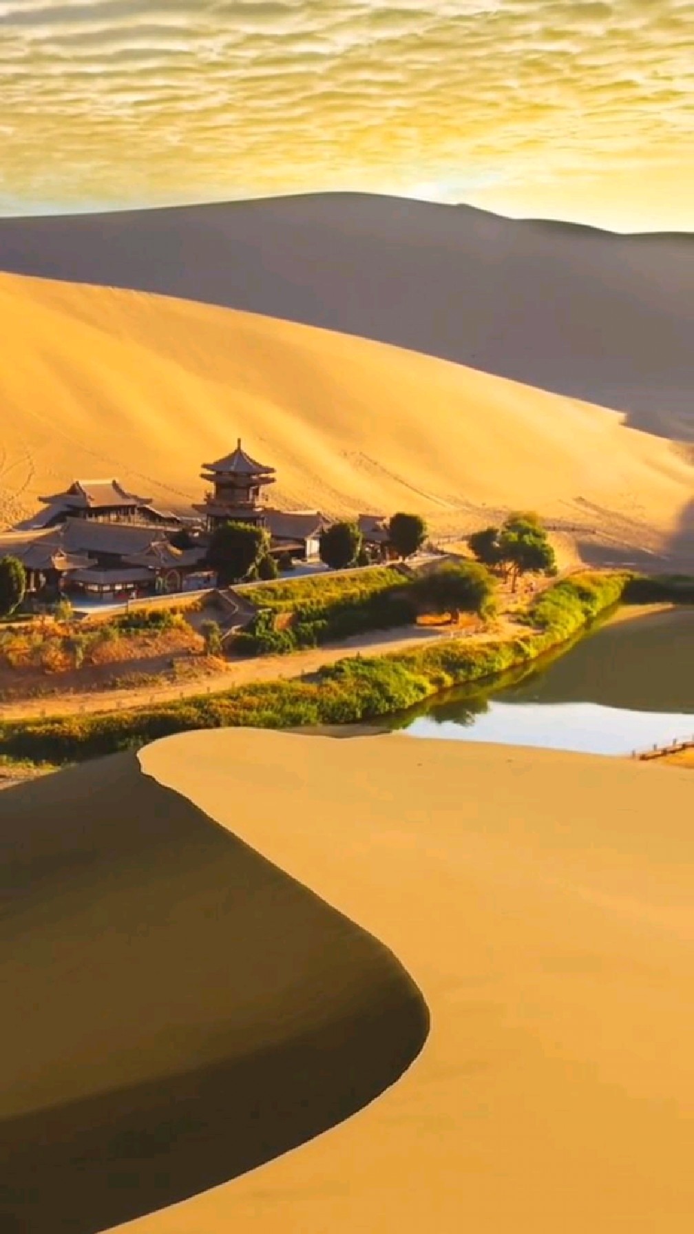 中国最美沙漠之一 鸣沙山月牙泉