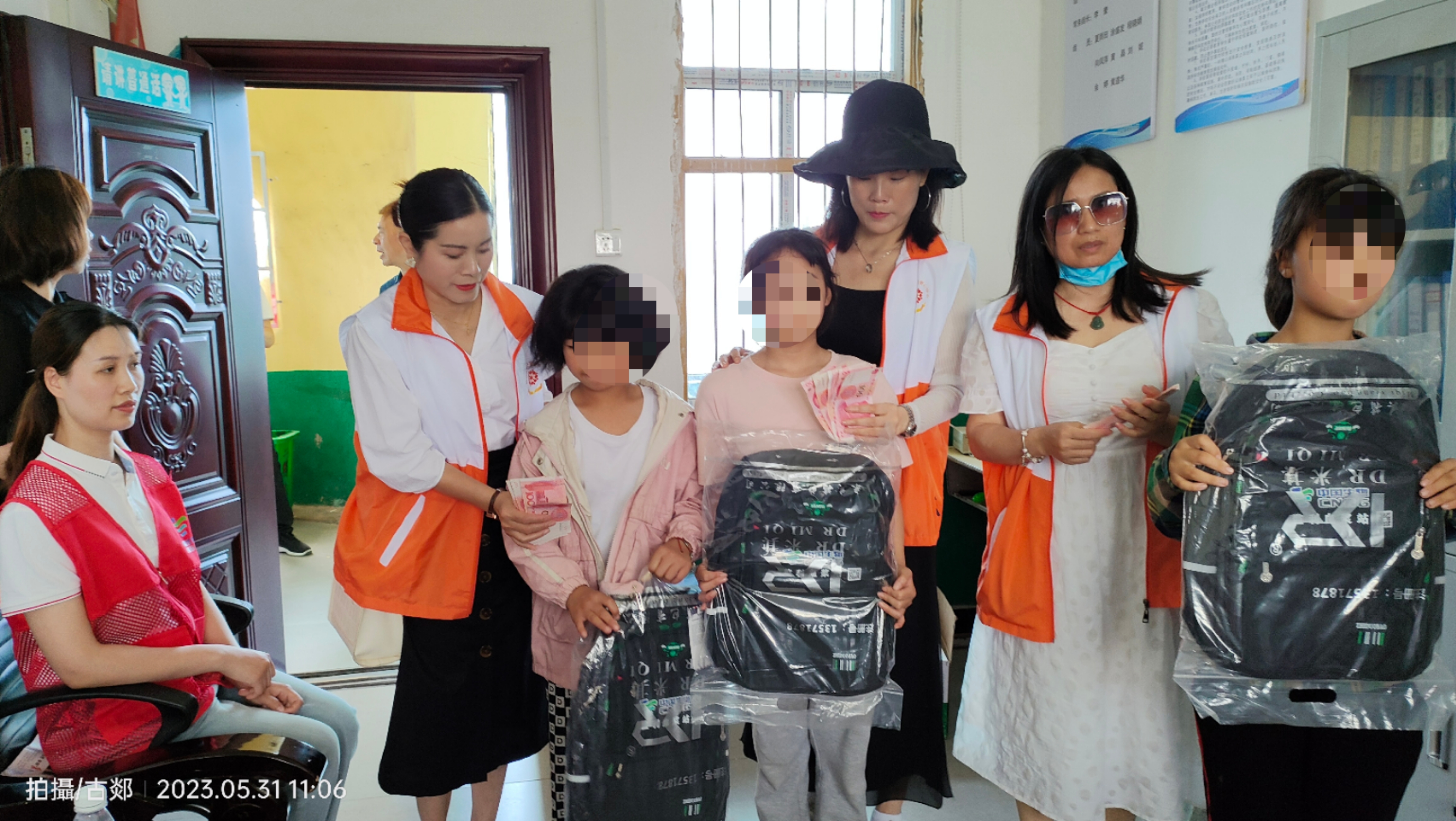 监利市蒲公英爱心助学走进分盐镇桃花小学