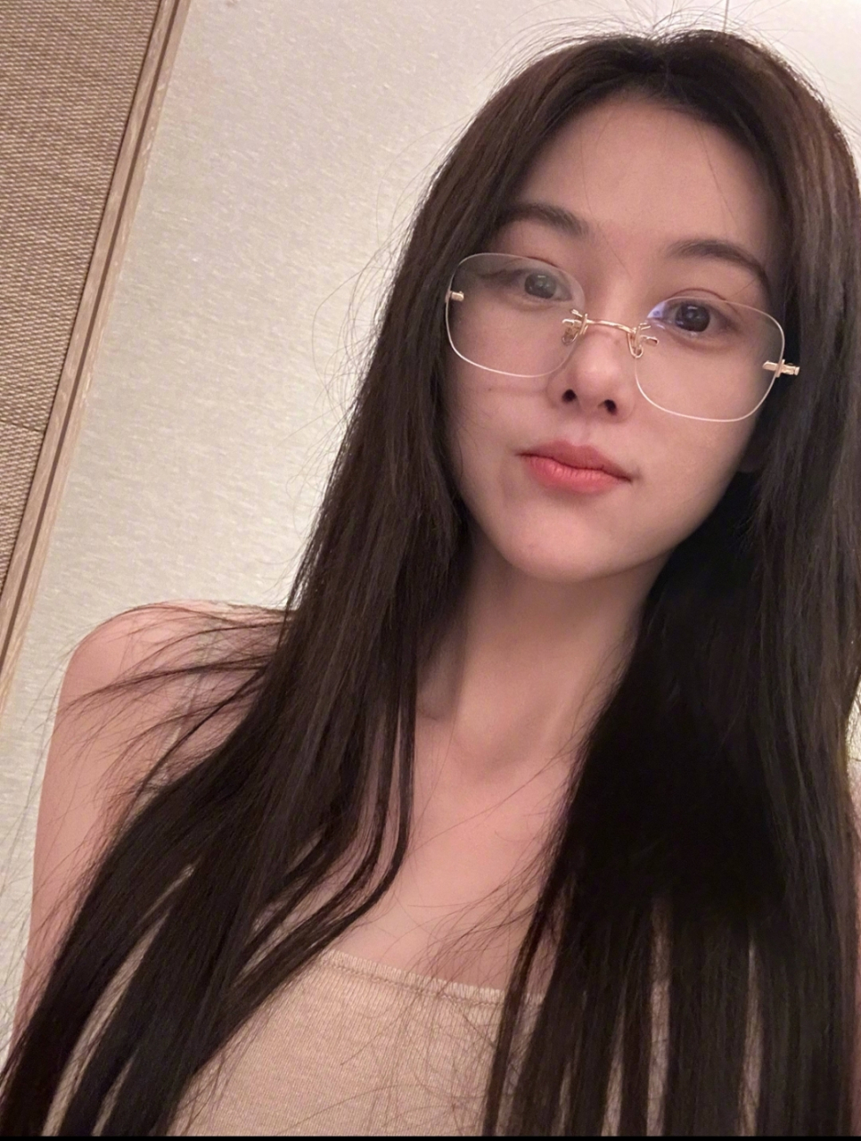 军嫂张馨予最新自拍照,妥妥的清纯女大学生气质.