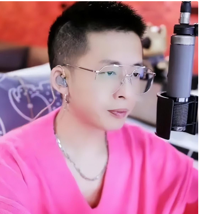 《勉为其难》歌手王冕被抓,利用直播打赏洗钱近亿元老婆孩子跑路